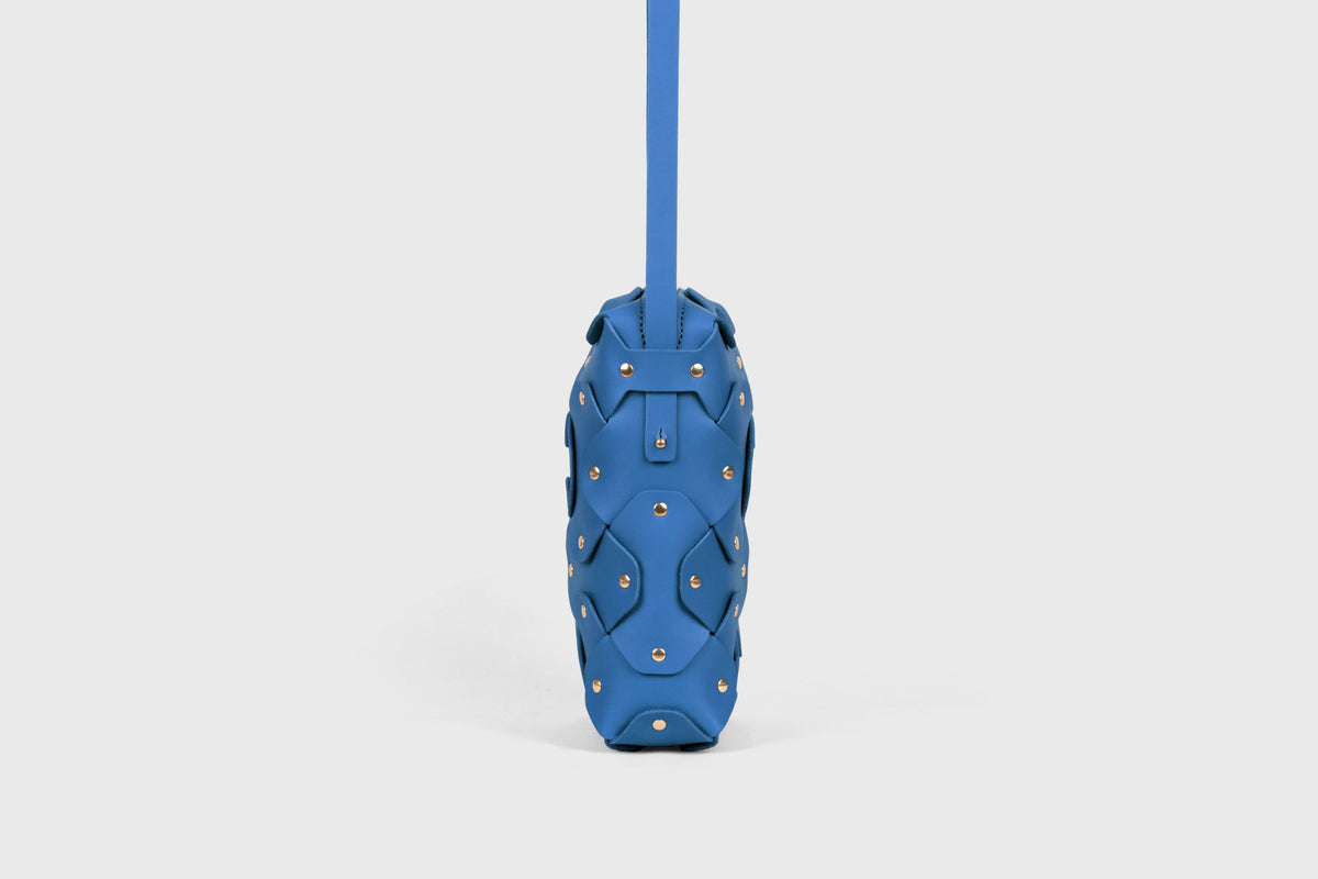 Rivet Bag Tall Royal Blue Colour Leather Vegetable Tanned Modern Minimal Design Premium Quality Atelier Madre Manuel Dreesmann Barcelona 4