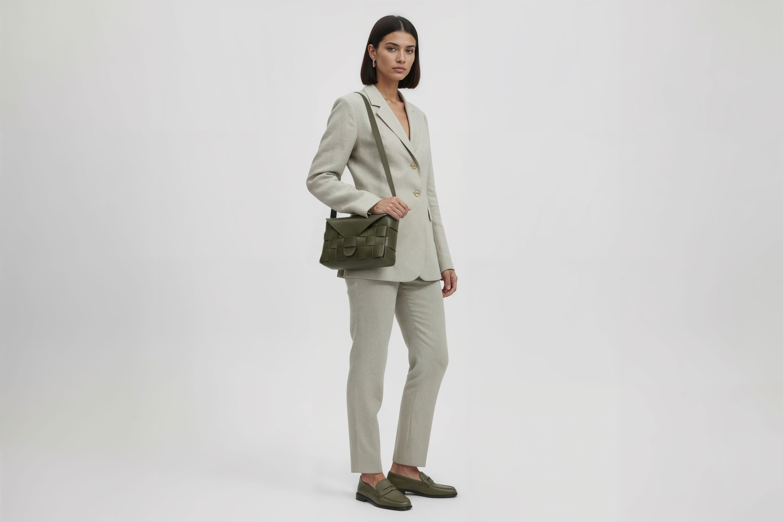 Leather Bag Olive Green Color Big Saka On A Woman Model Braided  Vegetable Tanned Leather Modern Minimalist Design Premium Quality Atelier Madre Manuel Dreesmann Barcelona Spain