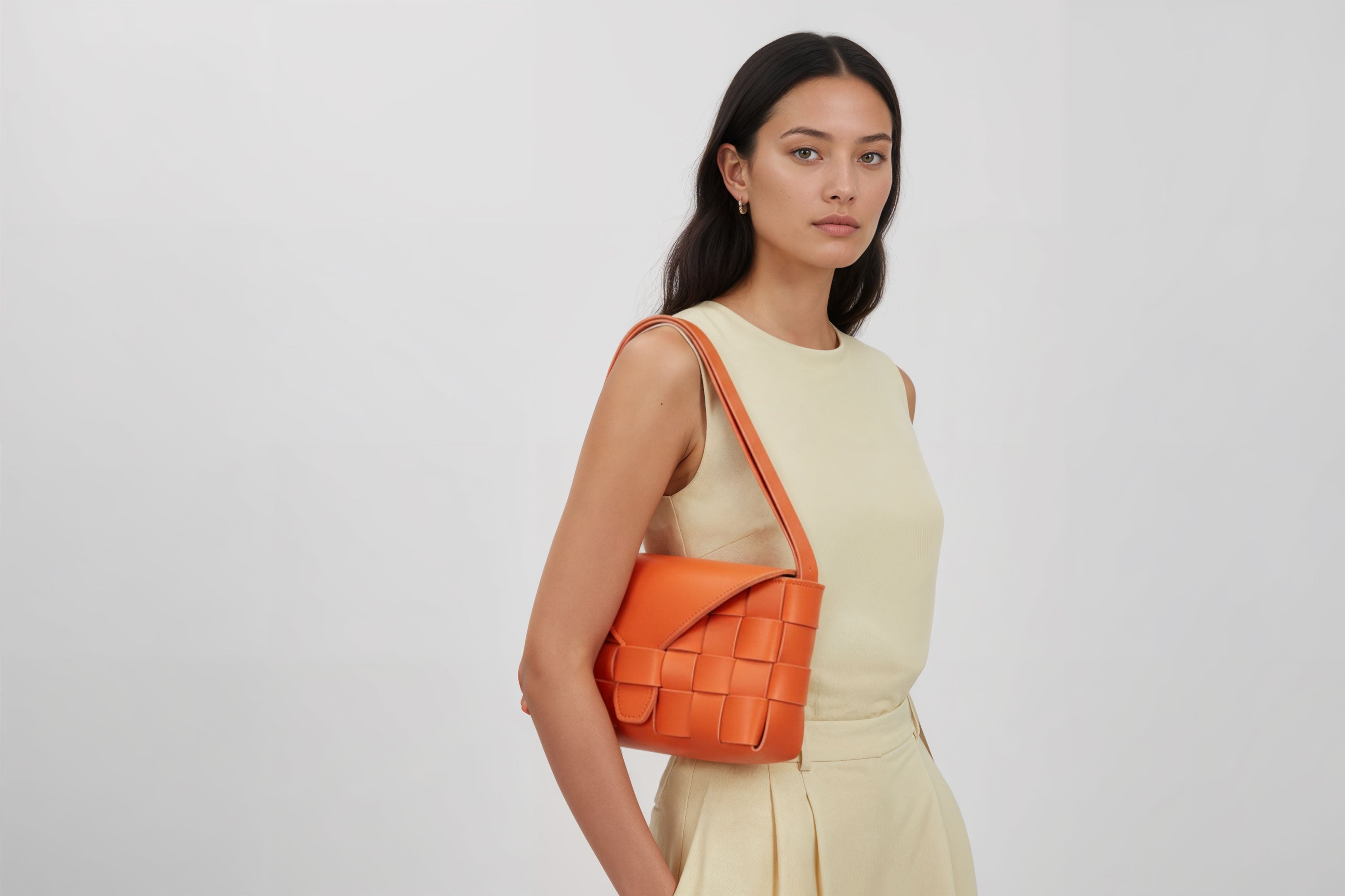 Leather Bag Orange Color Big Saka On A Woman Model Braided  Vegetable Tanned Leather Modern Minimalist Design Premium Quality Atelier Madre Manuel Dreesmann Barcelona Spain