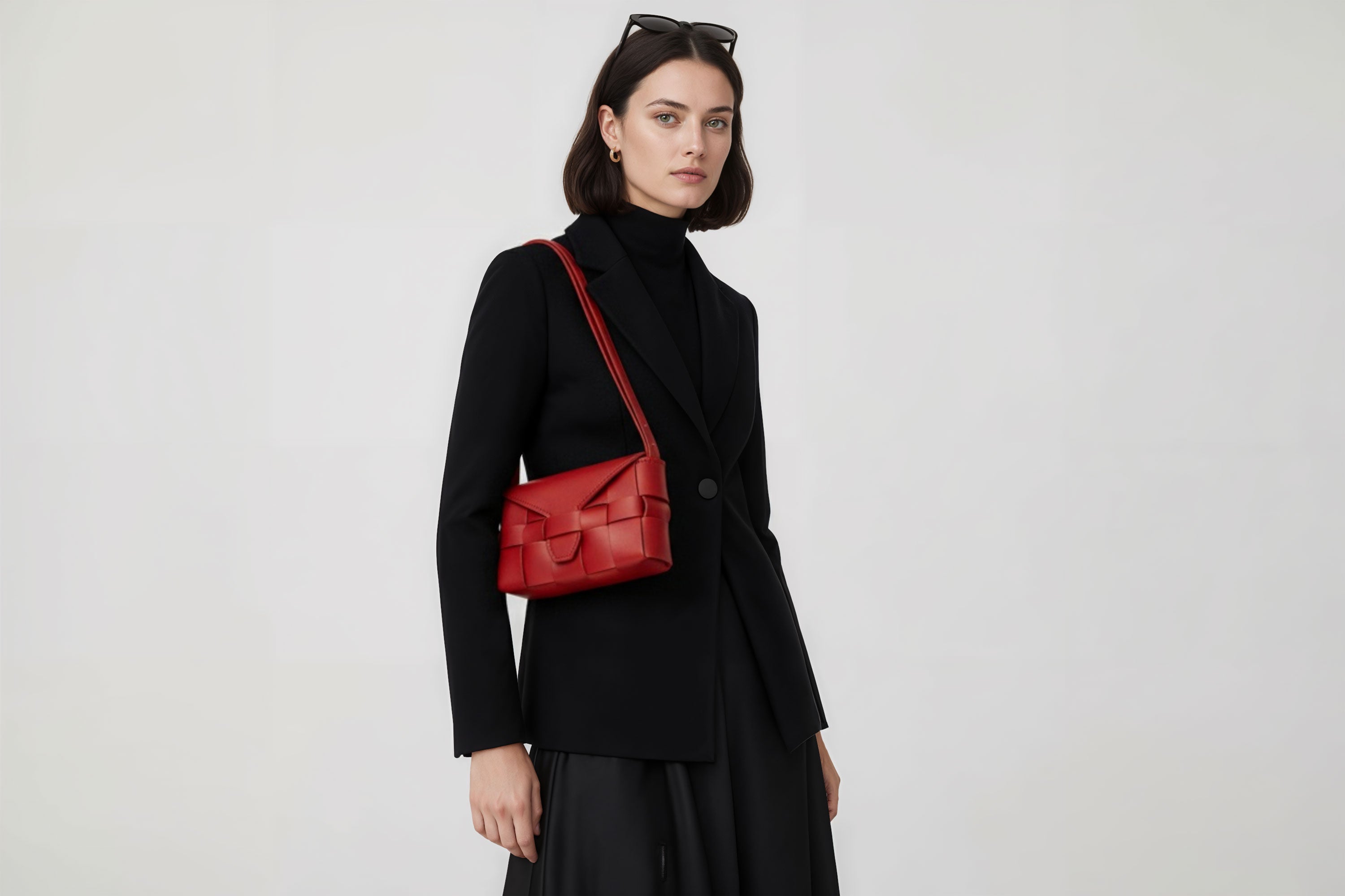 Woven Leather Bag Saka Bag Red Color Leather On Woman Model Bright Background Vegetable Tanned Leather Modern Minimalist Design Premium Quality Atelier Madre Manuel Dreesmann Barcelona Spain