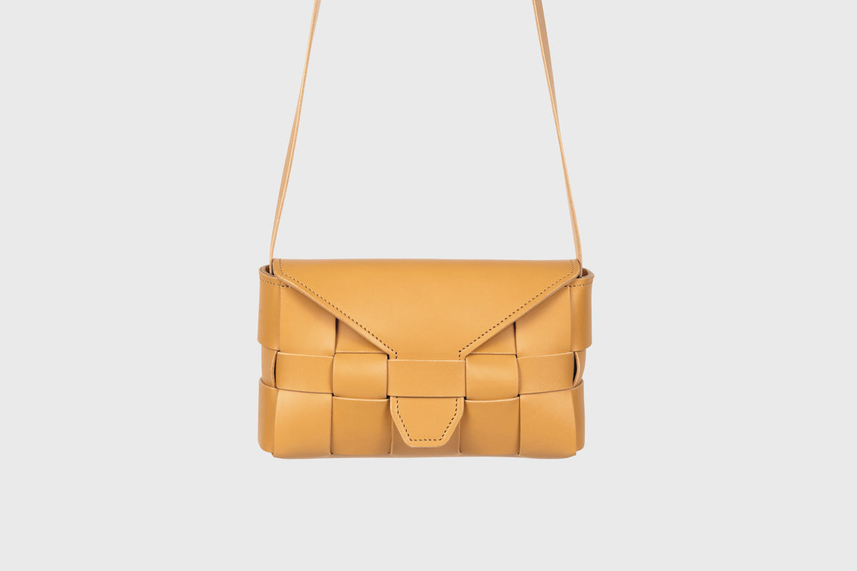 Saka Brown Colour Leather Vegetable Tanned Modern Minimal Design Premium Quality Atelier Madre Manuel Dreesmann Barcelona 3