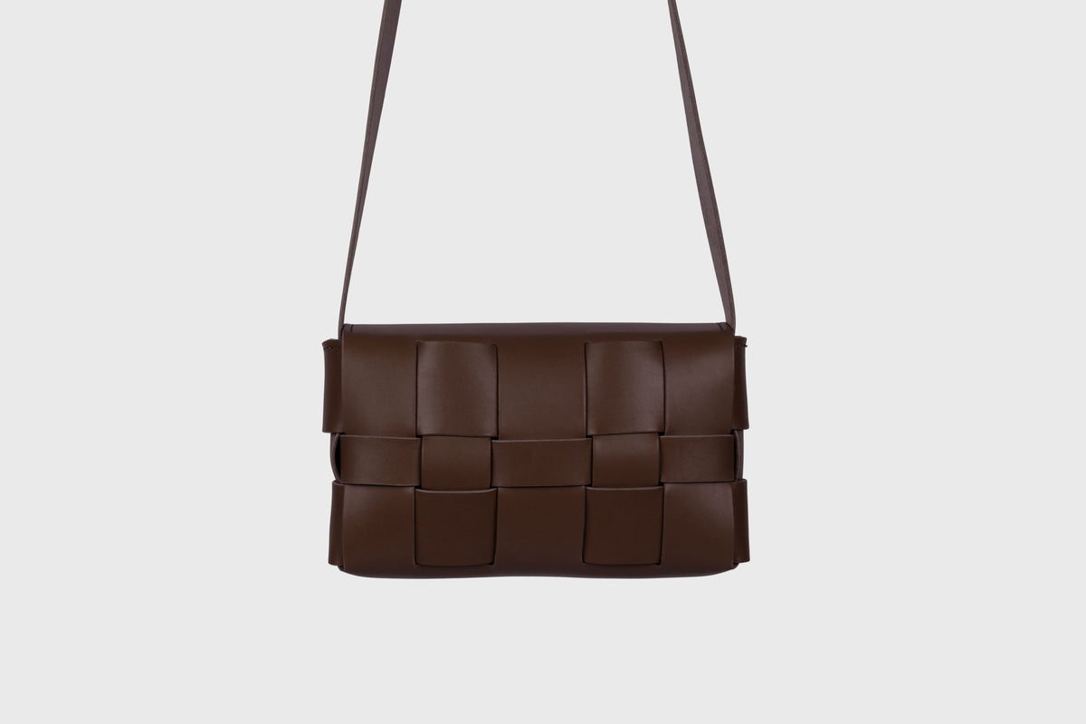 Saka Chocolate Brown Colour Leather Vegetable Tanned Modern Minimal Design Premium Quality Atelier Madre Manuel Dreesmann Barcelona 2