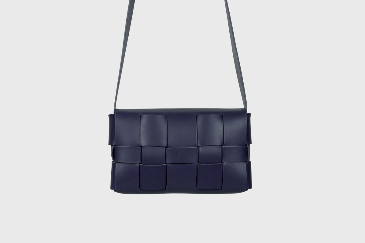 Saka Marine Blue Colour Leather Vegetable Tanned Modern Minimal Design Premium Quality Atelier Madre Manuel Dreesmann Barcelona 2
