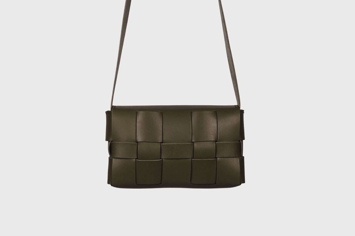 Saka Olive Green Colour Leather Vegetable Tanned Modern Minimal Design Premium Quality Atelier Madre Manuel Dreesmann Barcelona 2