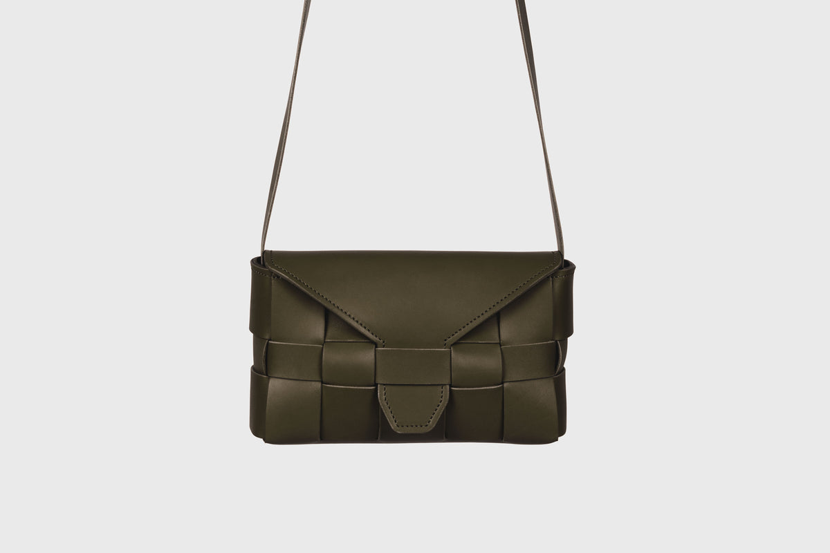 Saka Olive Green Colour Leather Vegetable Tanned Modern Minimal Design Premium Quality Atelier Madre Manuel Dreesmann Barcelona 3