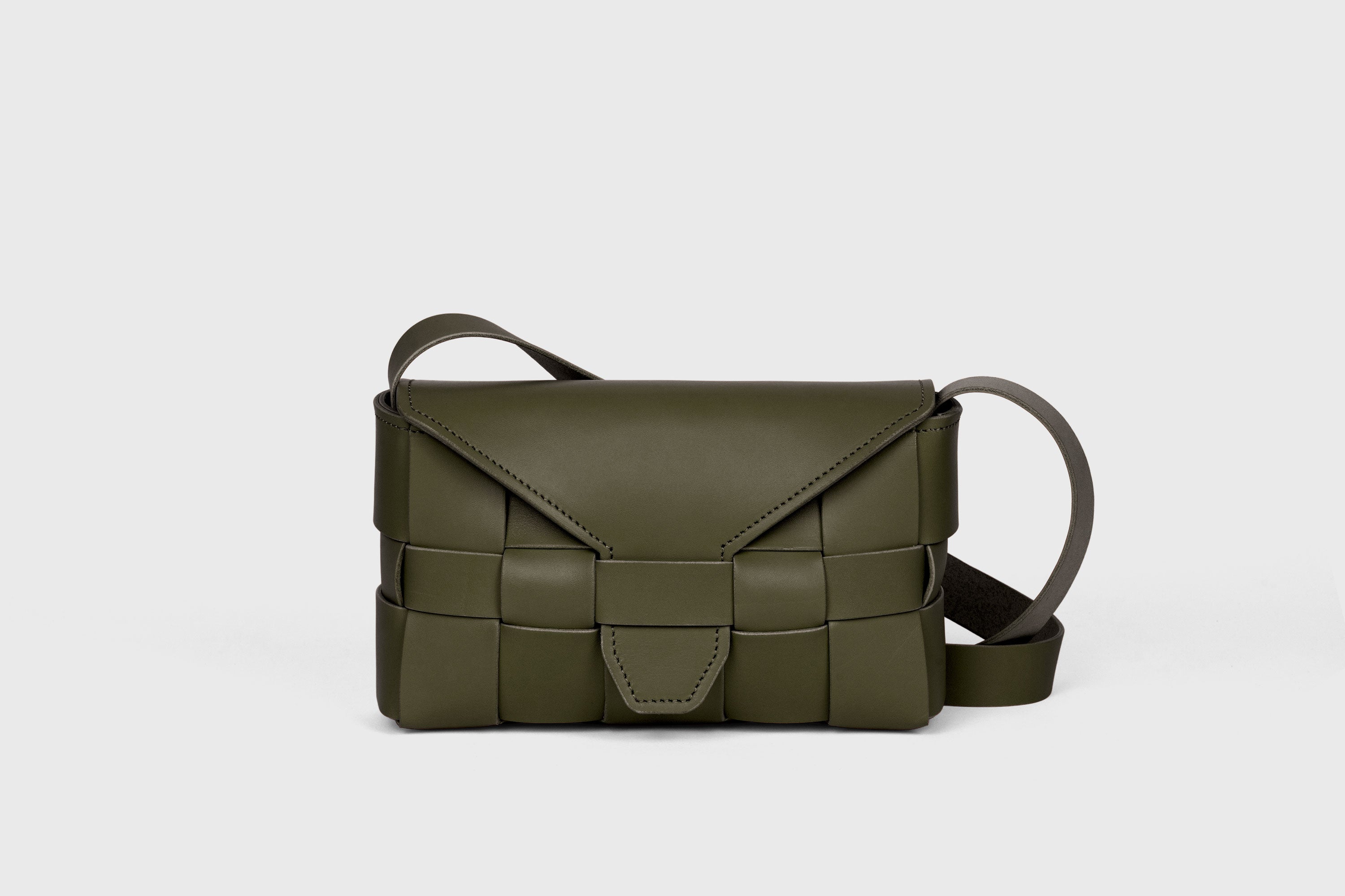 Saka Leather Shoulder Bag | Atelier Madre