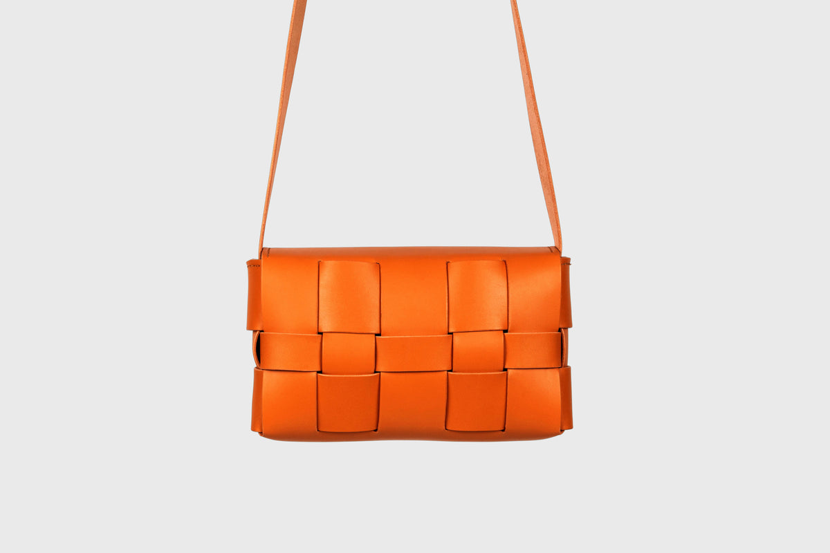 Saka Orange Colour Leather Vegetable Tanned Modern Minimal Design Premium Quality Atelier Madre Manuel Dreesmann Barcelona 2