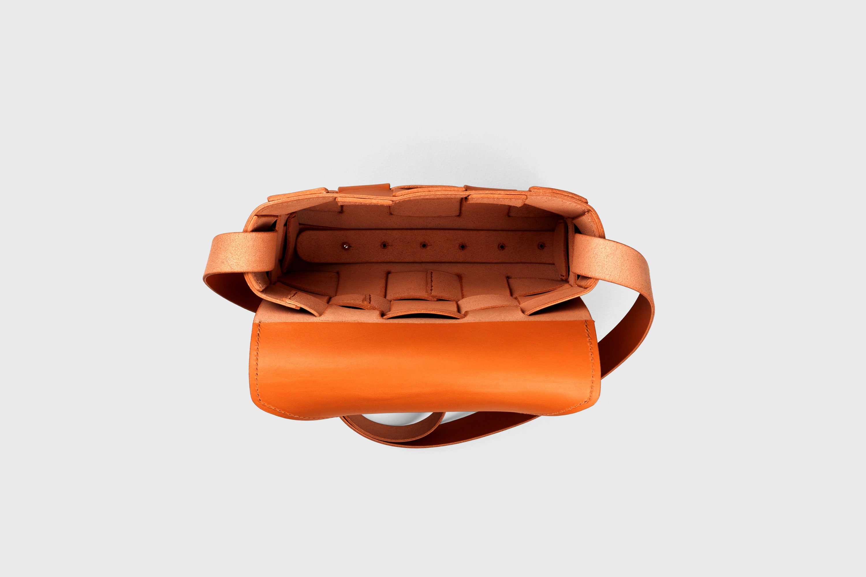 Saka Bag Regular In Orange Color In Vegetable Tanned Full Grain Leather Woven Structure Design Atelier Madre Manuel Dreesmann Barcelona Spain