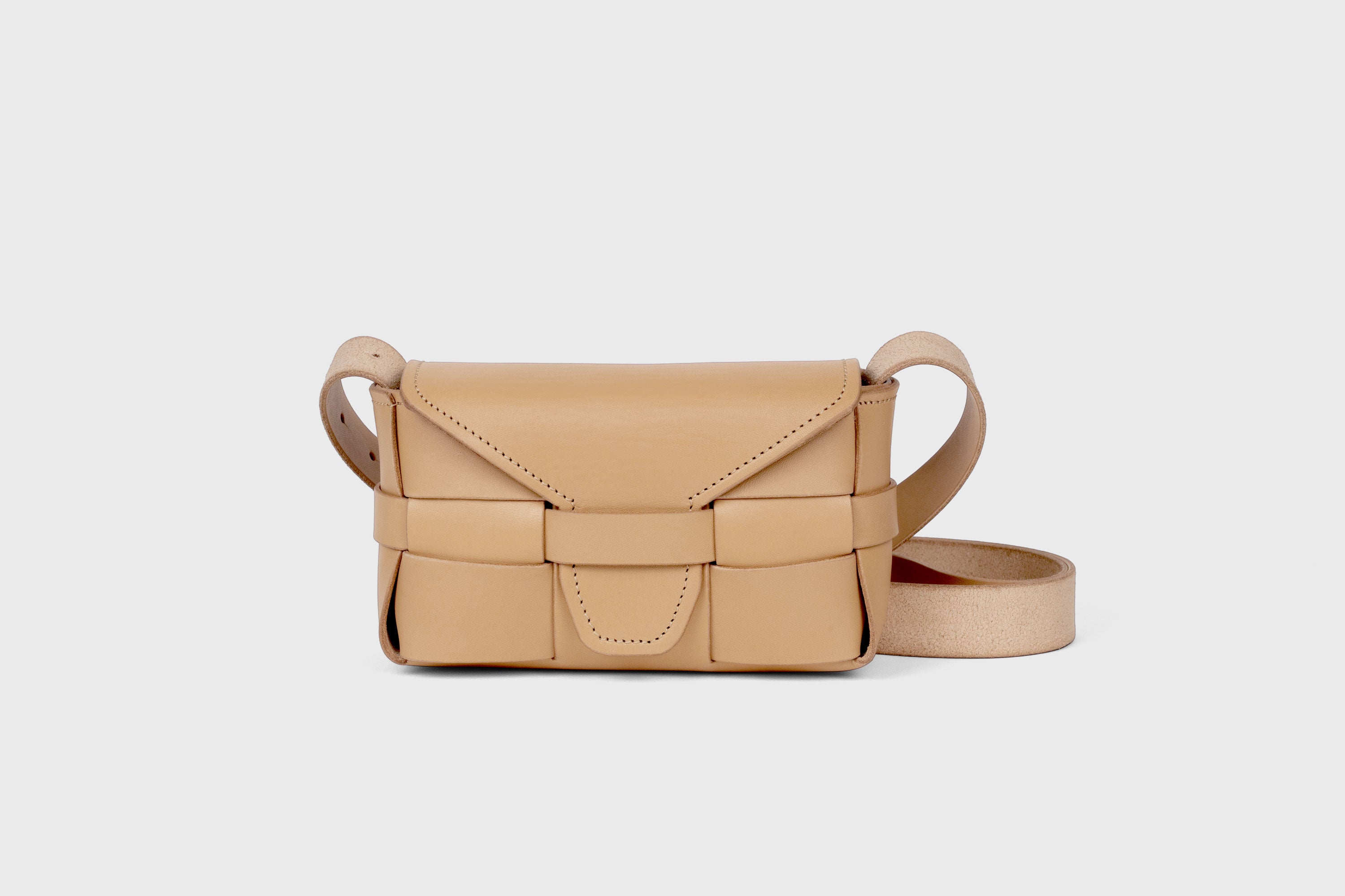 Saka Bag Small In Natural Color In Vegetable Tanned Full Grain Leather Woven Structure Design Atelier Madre Manuel Dreesmann Barcelona Spain