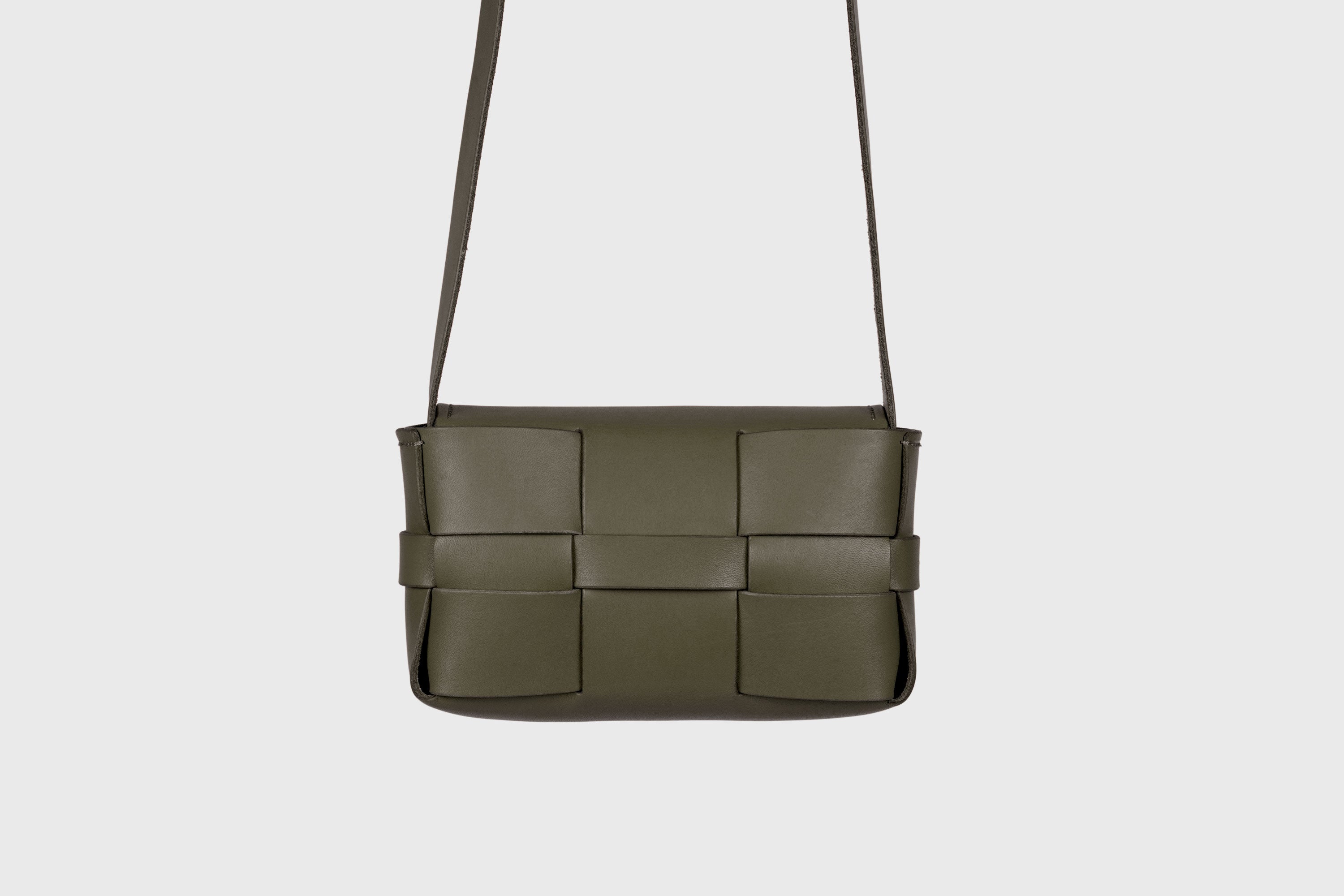 Saka Bag Small In Olive Green Color In Vegetable Tanned Full Grain Leather Woven Structure Design Atelier Madre Manuel Dreesmann Barcelona Spain