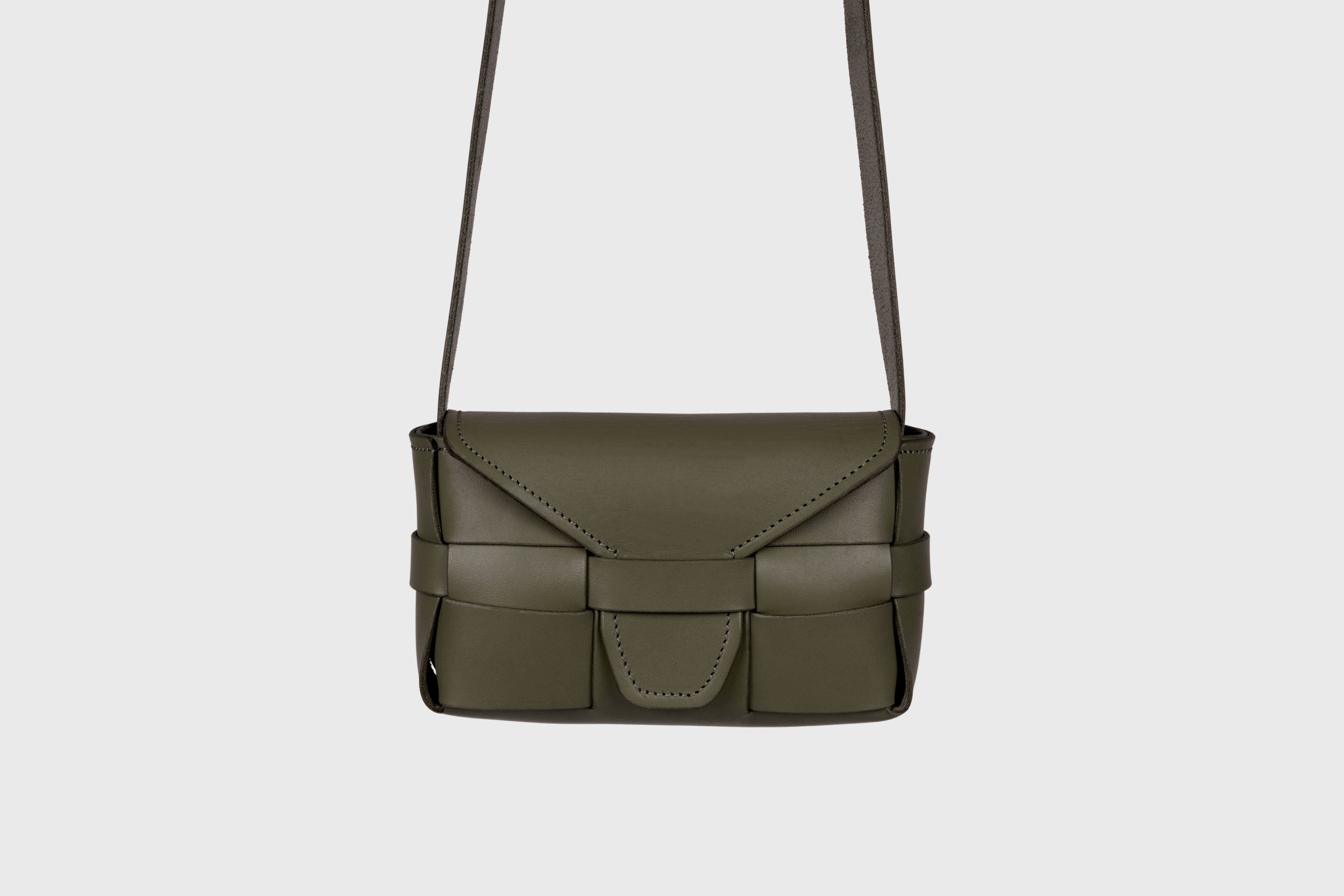 Saka Bag Small In Olive Green Color In Vegetable Tanned Full Grain Leather Woven Structure Design Atelier Madre Manuel Dreesmann Barcelona Spain