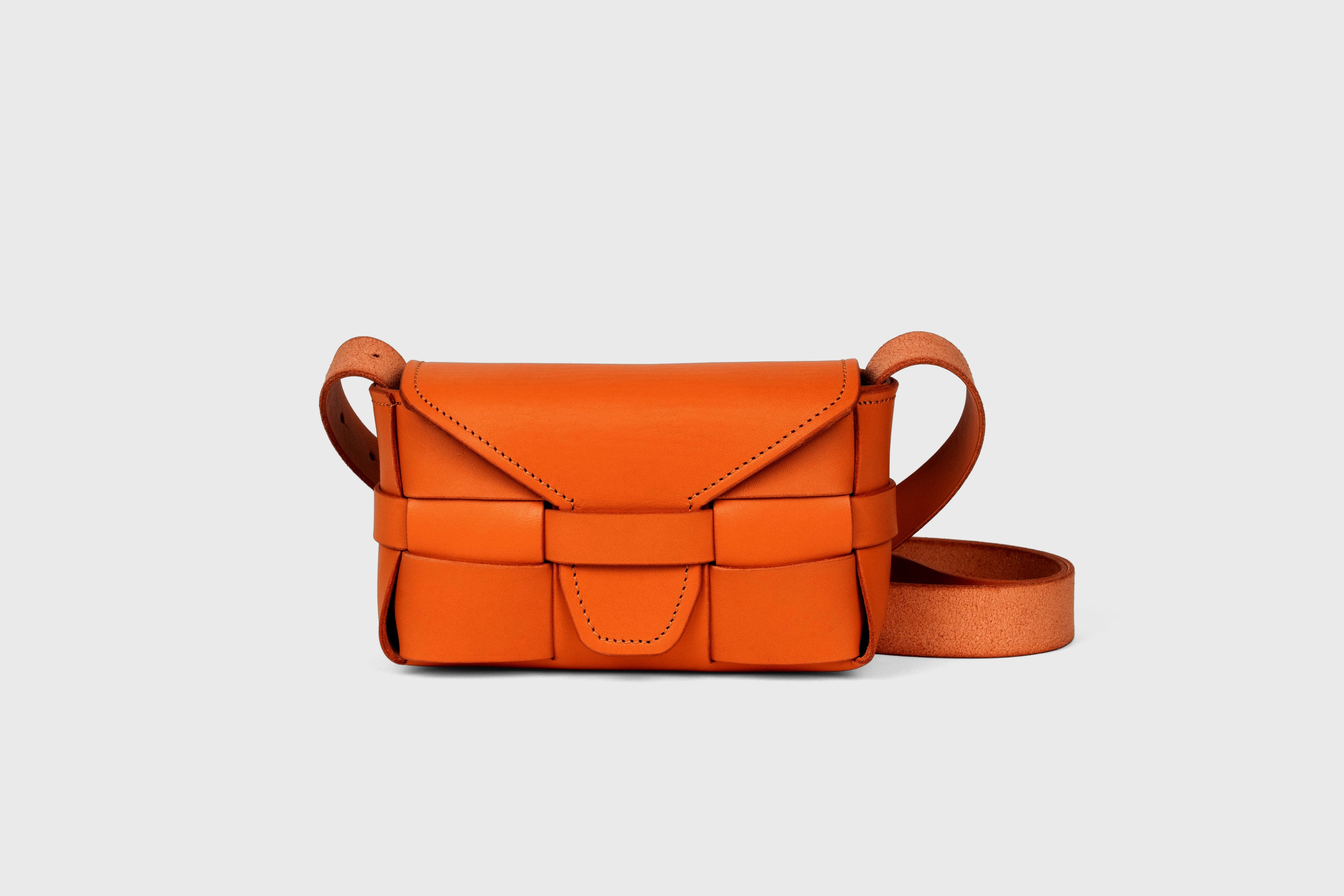 Saka Bag Small In Orange Color In Vegetable Tanned Full Grain Leather Woven Structure Design Atelier Madre Manuel Dreesmann Barcelona Spain