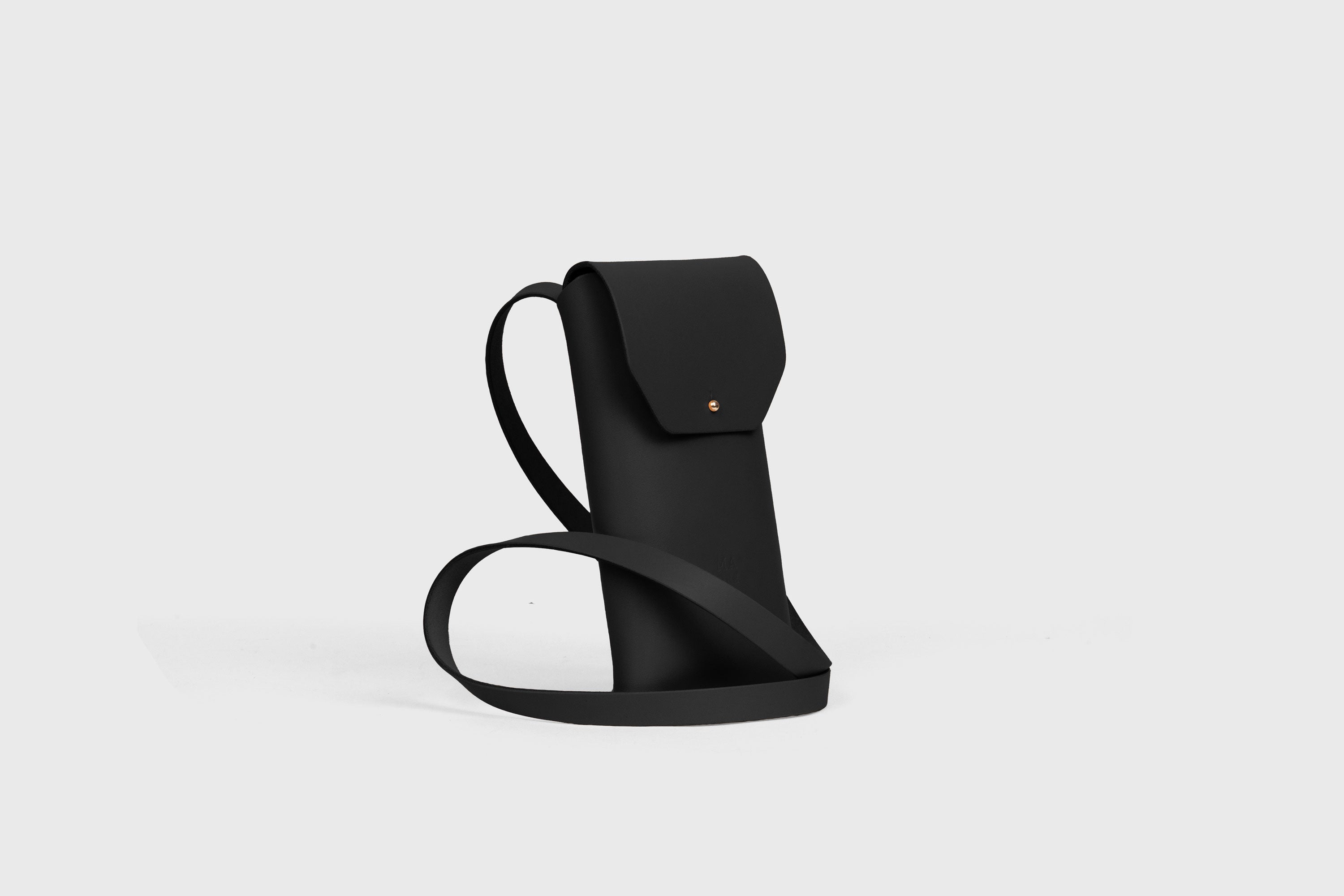 Sling Bag Pouch Leather Black Color  Vegetable Tanned Leather Crossbody Premium Quality Modern Minimalist Independent Designer Atelier Madre Manuel Dreesmann Barcelona Spain