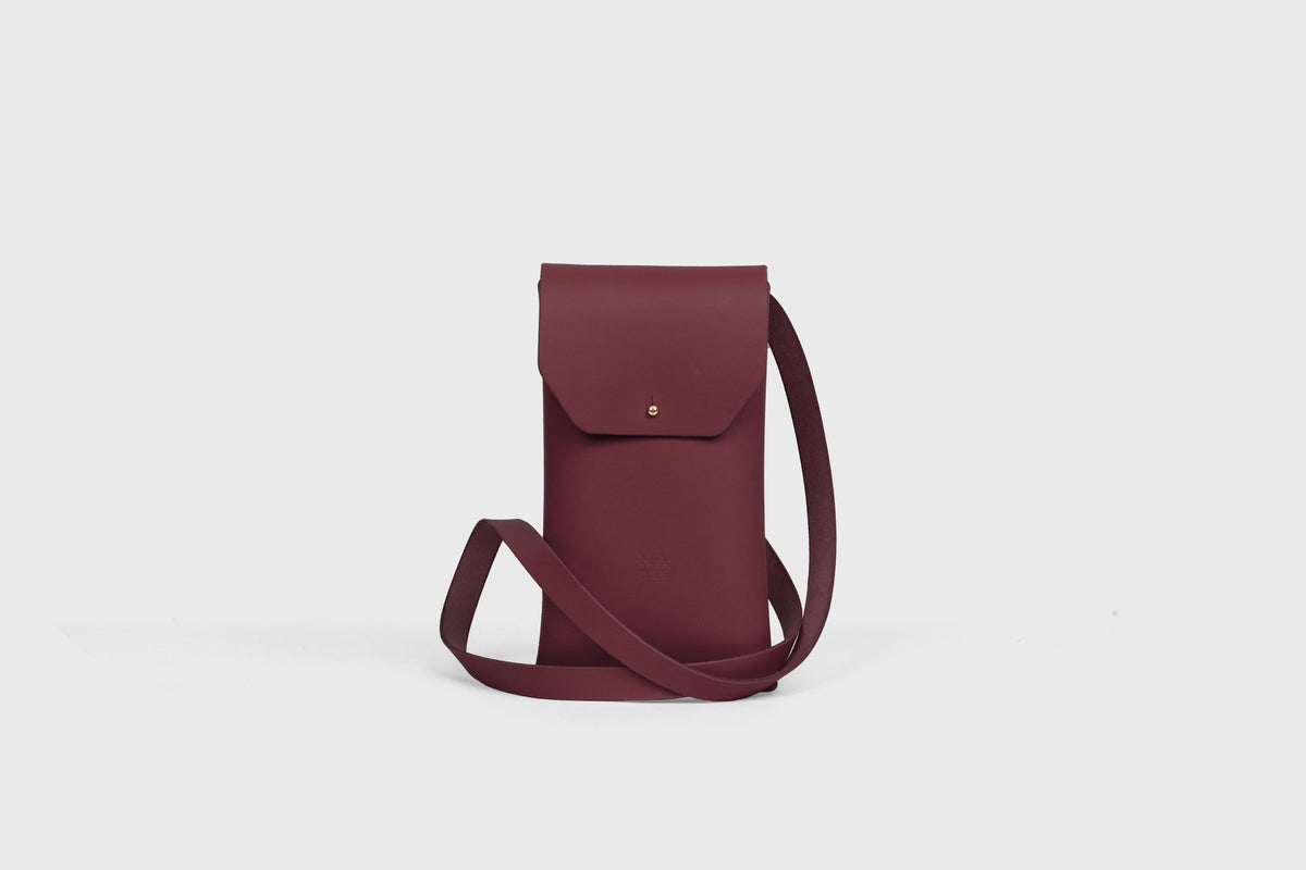 Sling Bag Pouch Burgundy Leather Atelier Madre Manuel Dreesmann Barcelona Spain 1