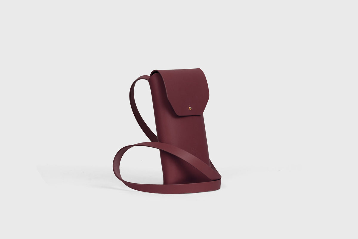 Sling Bag Pouch Burgundy Leather Atelier Madre Manuel Dreesmann Barcelona Spain 2