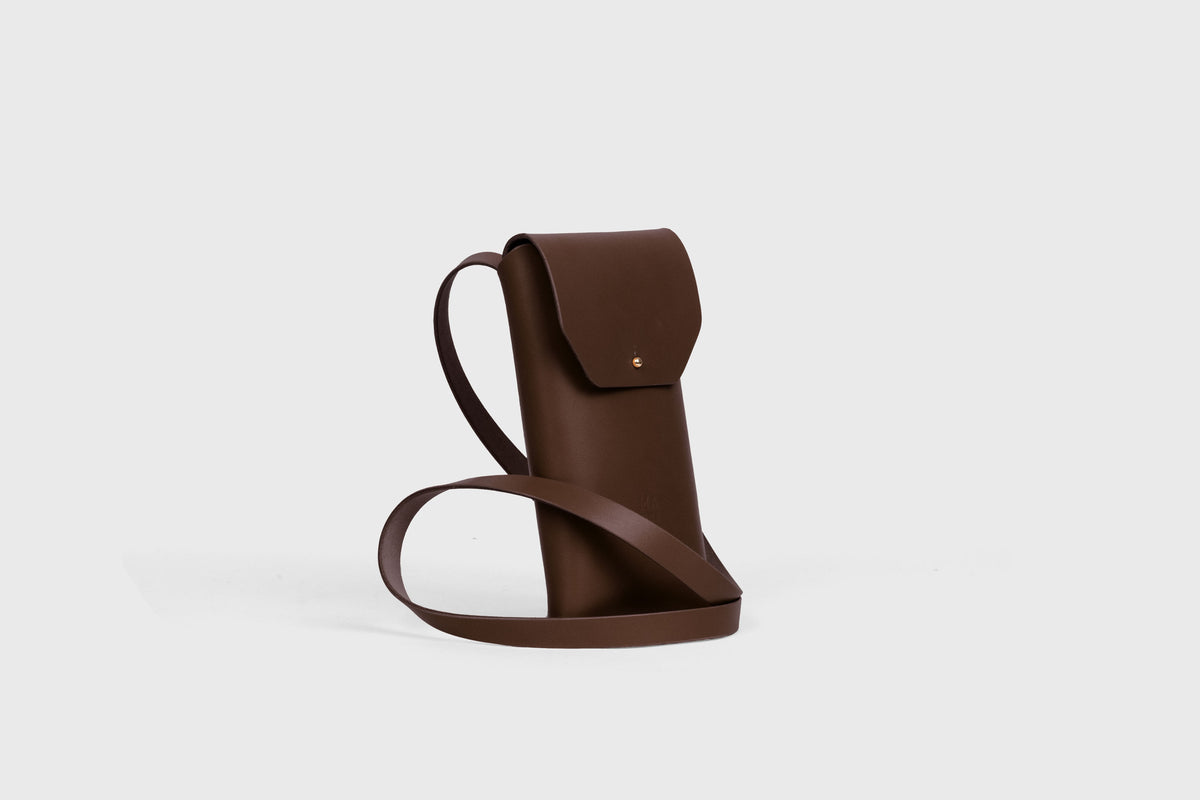 Sling Bag Pouch Chocolate Brown Leather Atelier Madre Manuel Dreesmann Barcelona Spain 2