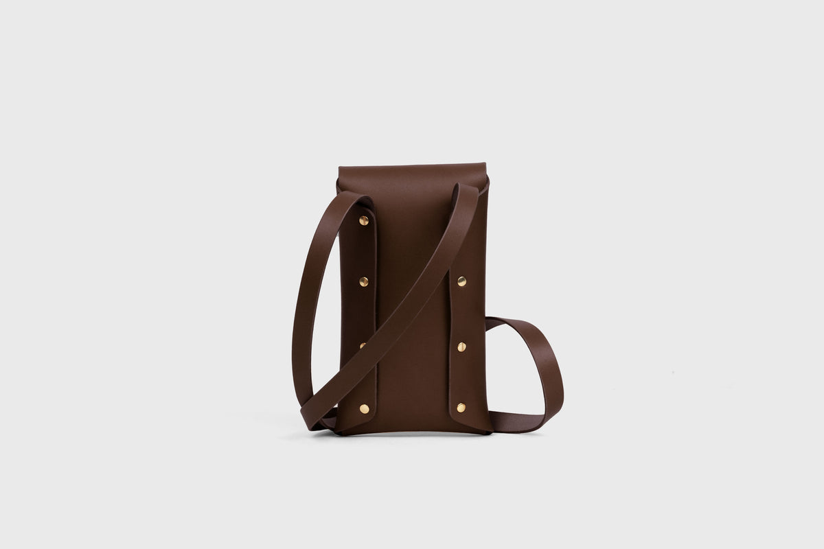 Sling Bag Pouch Chocolate Brown Leather Atelier Madre Manuel Dreesmann Barcelona Spain 3