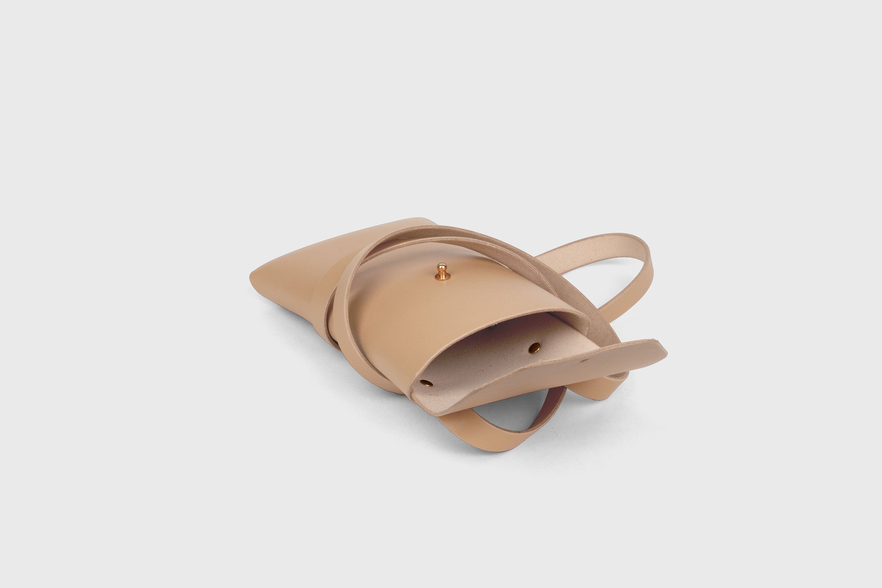 Sling Bag Pouch Leather Natural Color  Vegetable Tanned Leather Crossbody Premium Quality Modern Minimalist Independent Designer Atelier Madre Manuel Dreesmann Barcelona Spain