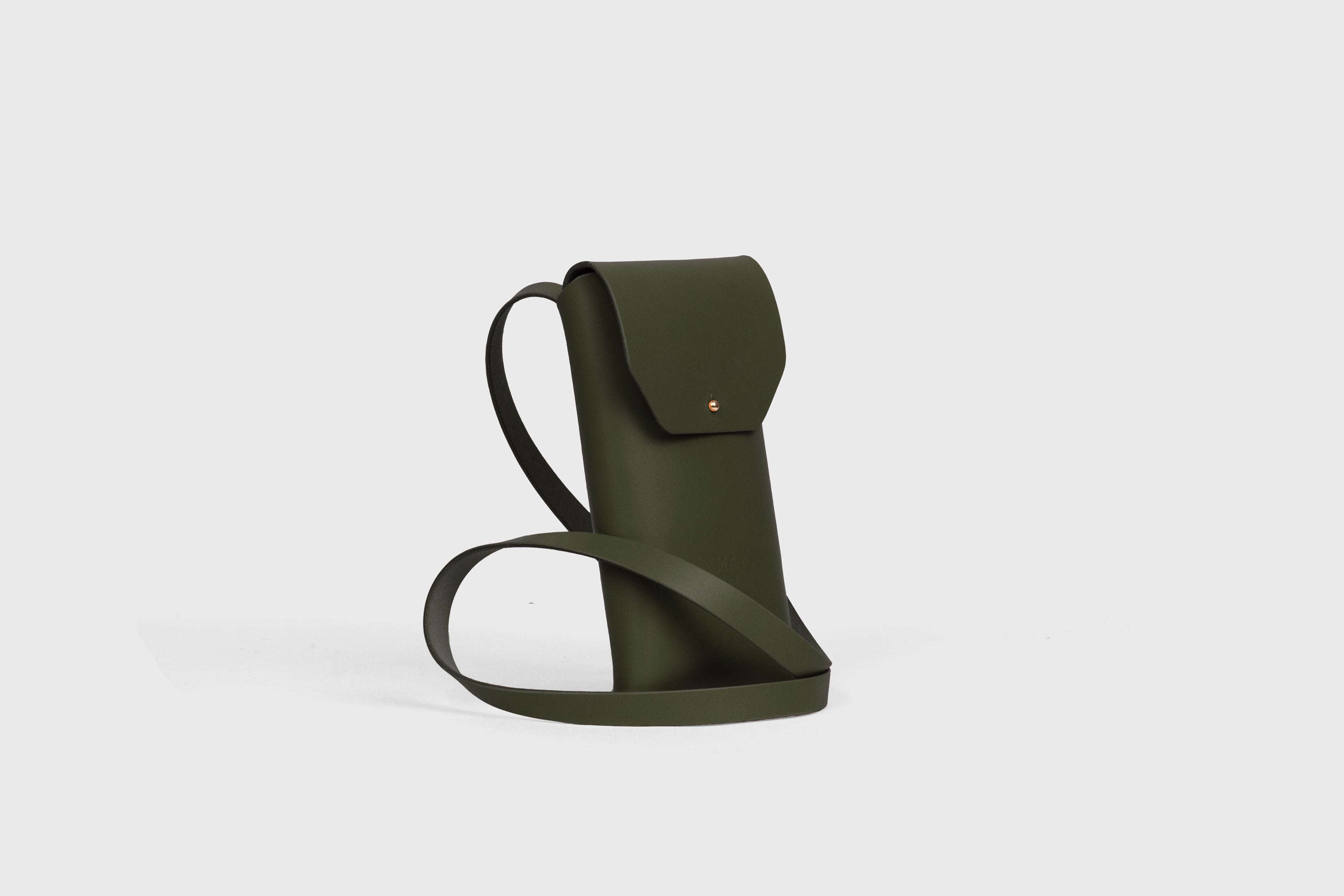 Sling Bag Pouch Leather Olive Green Color Vegetable Tanned Leather Crossbody Premium Quality Modern Minimalist Independent Designer Atelier Madre Manuel Dreesmann Barcelona Spain