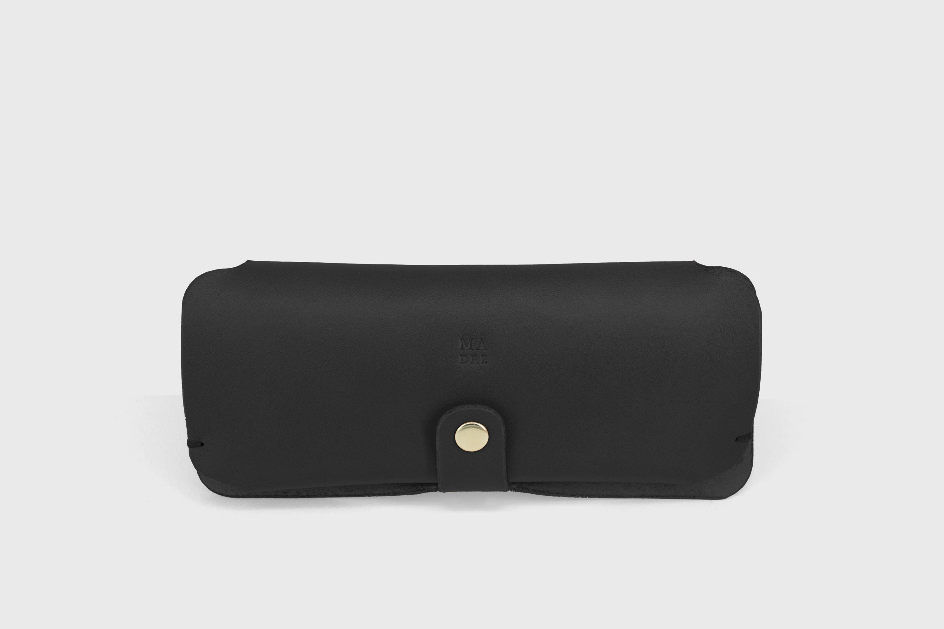 Glasses and Sunglasses Case Sleeve Black Color Leather Minimalistic Design Premium Quality Vegetable Tanned Leather Atelier Madre Manuel Dreesmann Barcelona Spain