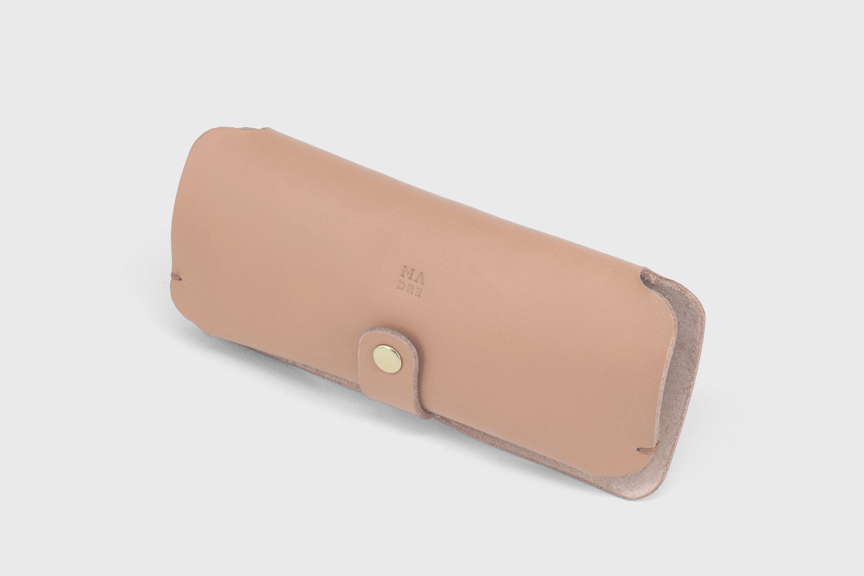 Glasses and Sunglasses Case Sleeve Natural Color Leather Minimalistic Design Premium Quality Vegetable Tanned Leather Atelier Madre Manuel Dreesmann Barcelona Spain