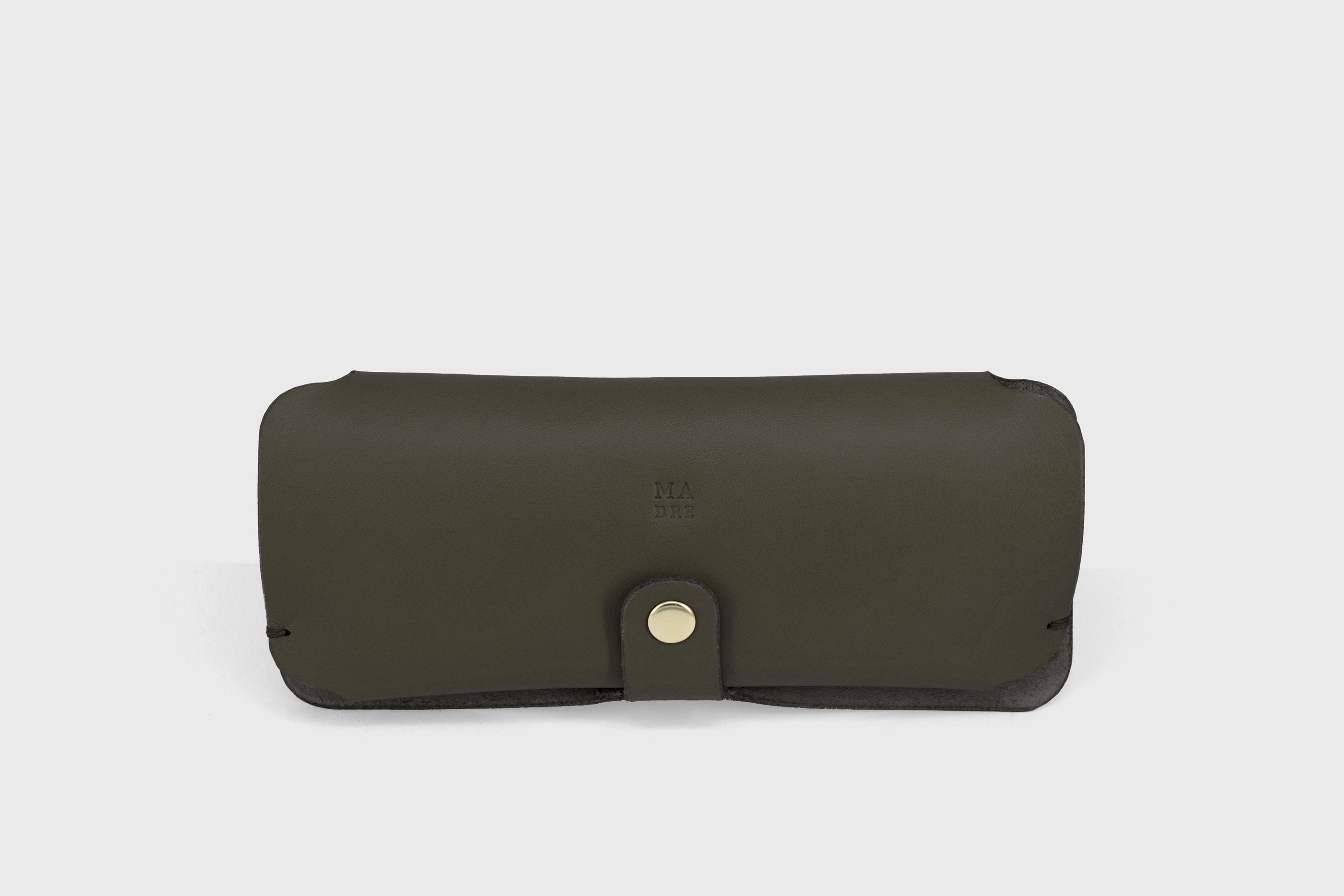 Glasses and Sunglasses Case Sleeve Olive Green Leather Minimalistic Design Premium Quality Vegetable Tanned Leather Atelier Madre Manuel Dreesmann Barcelona Spain