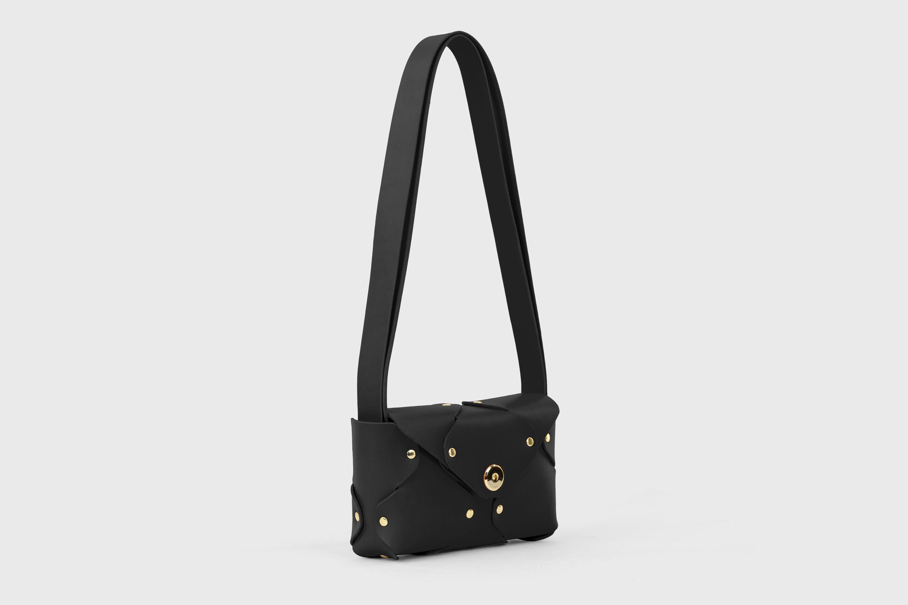 Tamara Bag Black Color Leather Vegetable Tanned Leather Minimalist Modern Design Rivets Brass Premium Shoulderbag Atelier Madre Manuel Dreesmann Barcelona Spain