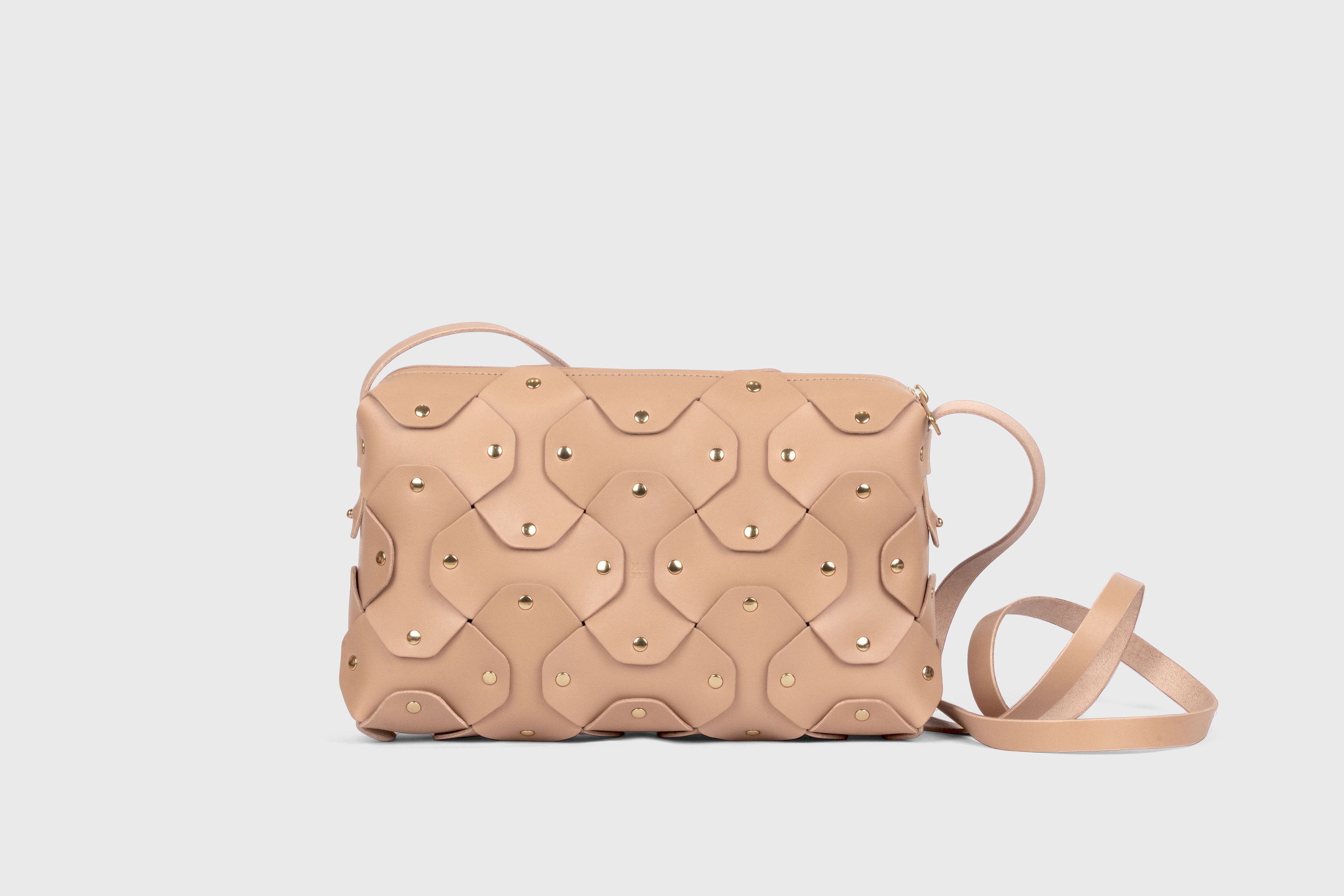 Mala Rivet Bag Grande em Couro Natural, de Couro de Grão Inteiro Curtido Vegetal, de Qualidade Premium, Mala de Mão, Mala a Tiracolo, Clutch, Design Minimalista e Moderno, Atelier Madre, Manuel Dreesmann, Barcelona, Espanha