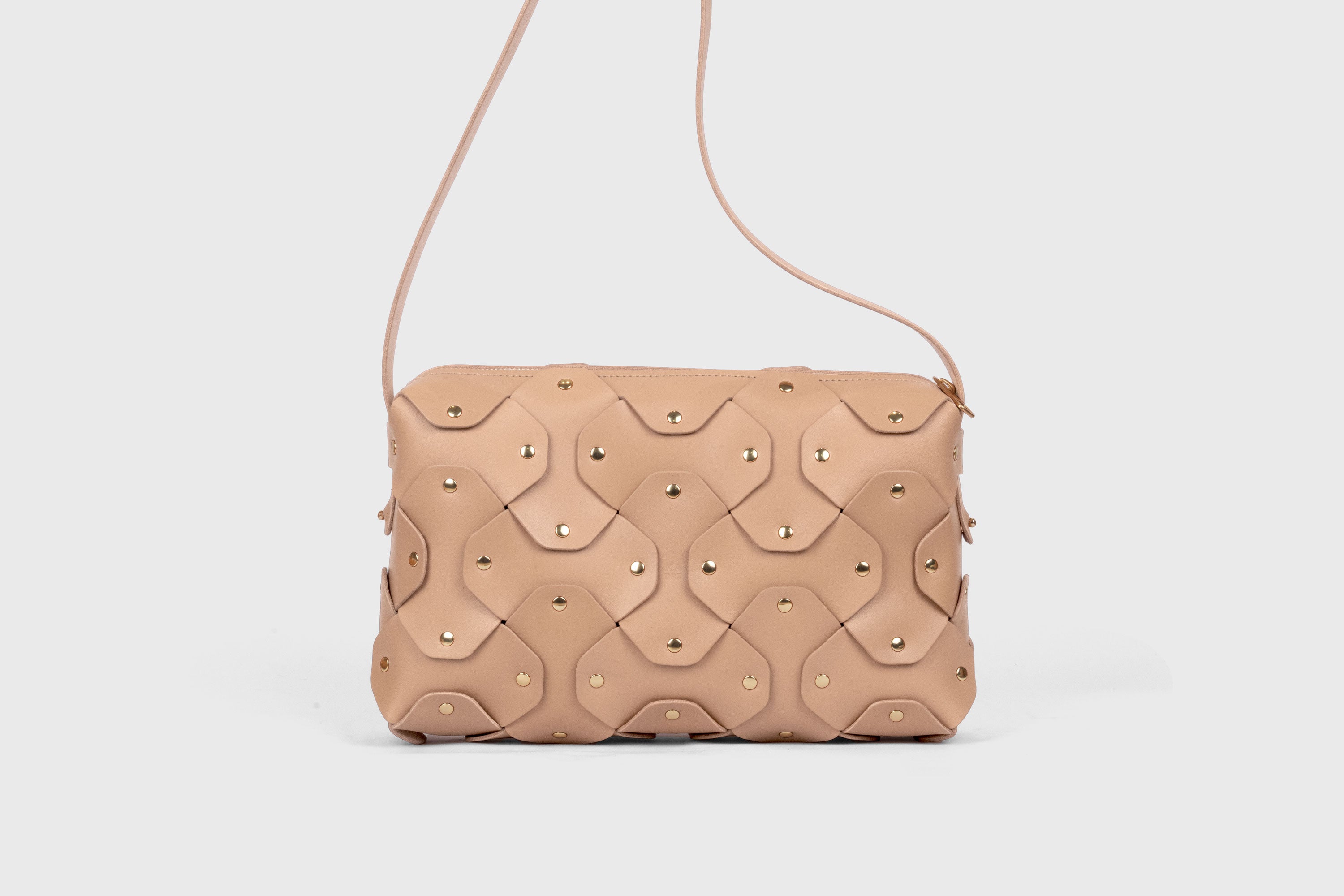 Mala Rivet Bag Grande em Couro Natural, de Couro de Grão Inteiro Curtido Vegetal, de Qualidade Premium, Mala de Mão, Mala a Tiracolo, Clutch, Design Minimalista e Moderno, Atelier Madre, Manuel Dreesmann, Barcelona, Espanha