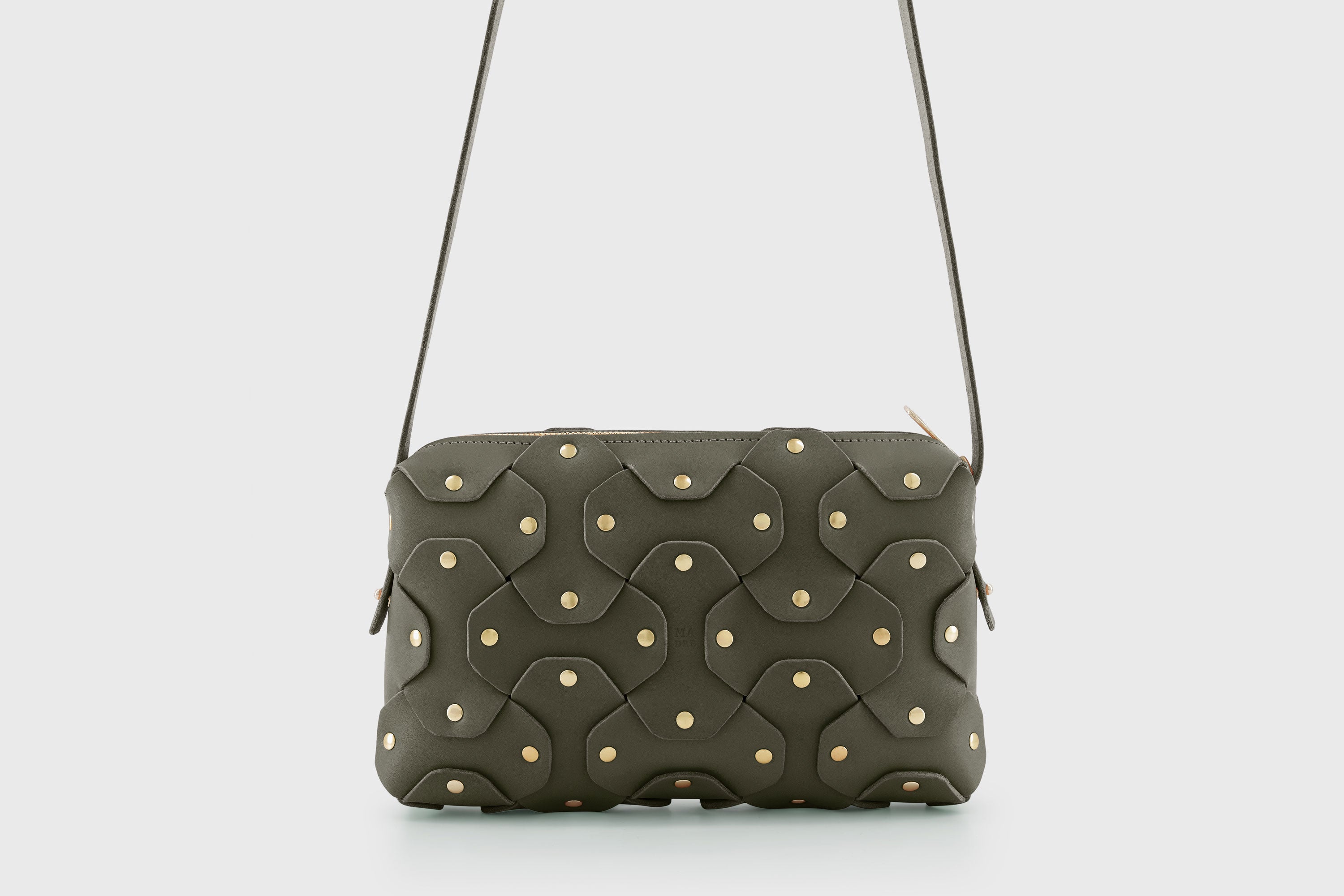 The Rivet Bag Big Leather Olive Green  Color Vegetable Tanned Full Grain Leather Premium Quality Handbag Crossbody Shoulder Clutch Minimalistic Modern Design Atelier Madre Manuel Dreesmann Barcelona Spain
