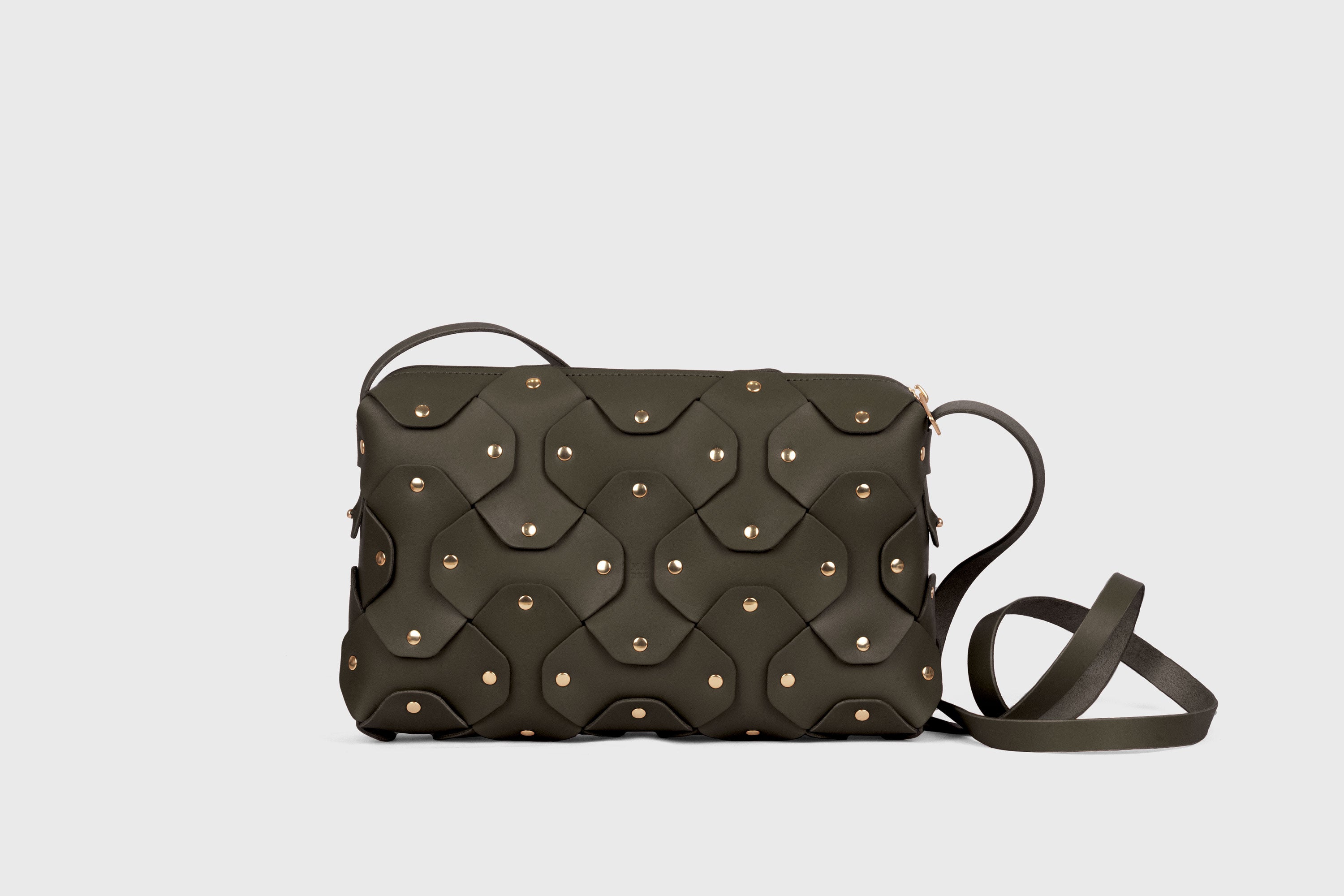 Mala Rivet Bag Grande em Couro Verde-Azeitona, em couro de grão integral com curtimento vegetal, de qualidade premium; mala de mão, mala a tiracolo, clutch; design minimalista e moderno da Atelier Madre / Manuel Dreesmann, Barcelona, Espanha