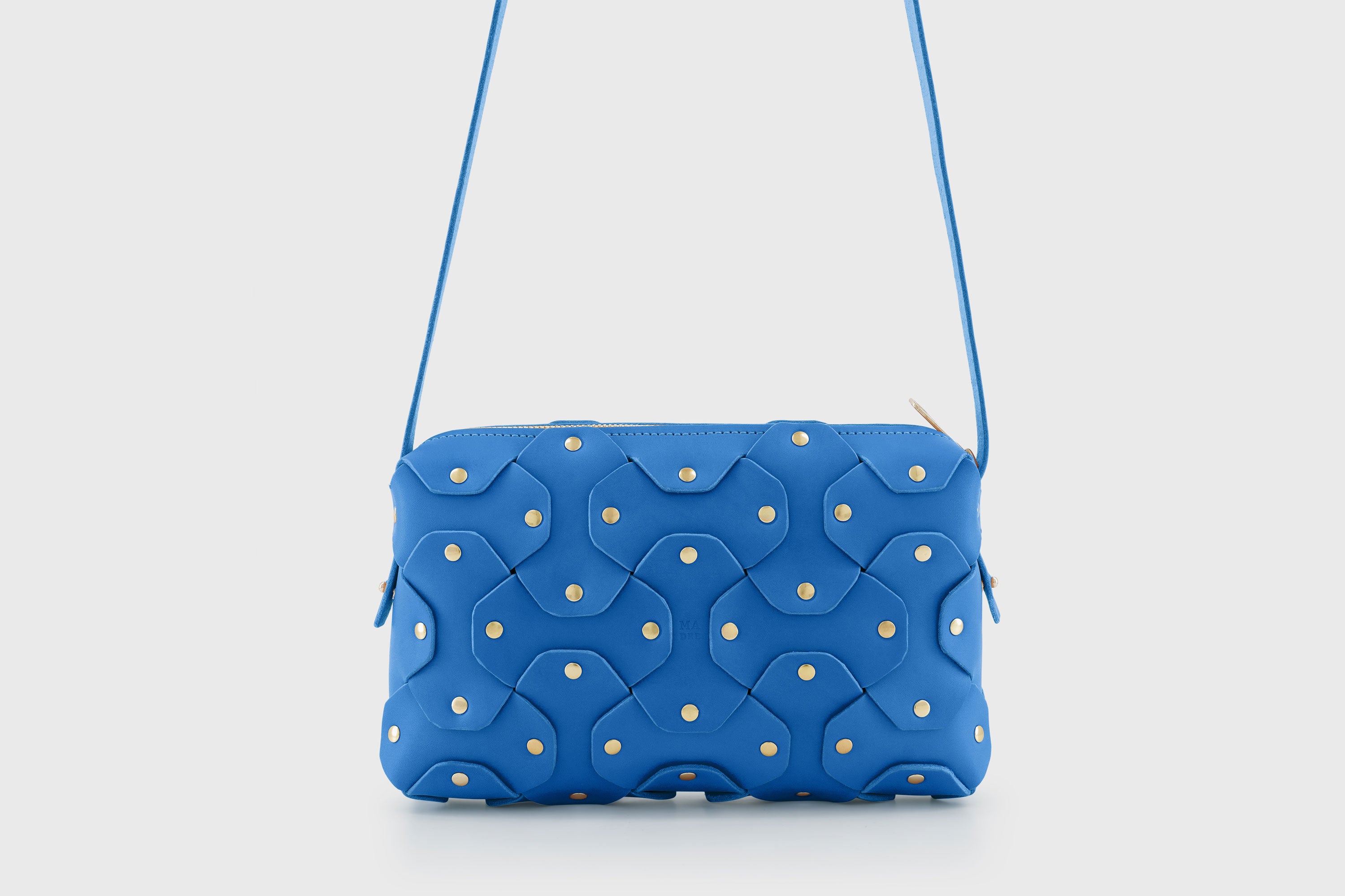 The Rivet Bag Big Leather Royal Blue Color Vegetable Tanned Full Grain Leather Premium Quality Handbag Crossbody Shoulder Clutch Minimalistic Modern Design Atelier Madre Manuel Dreesmann Barcelona Spain