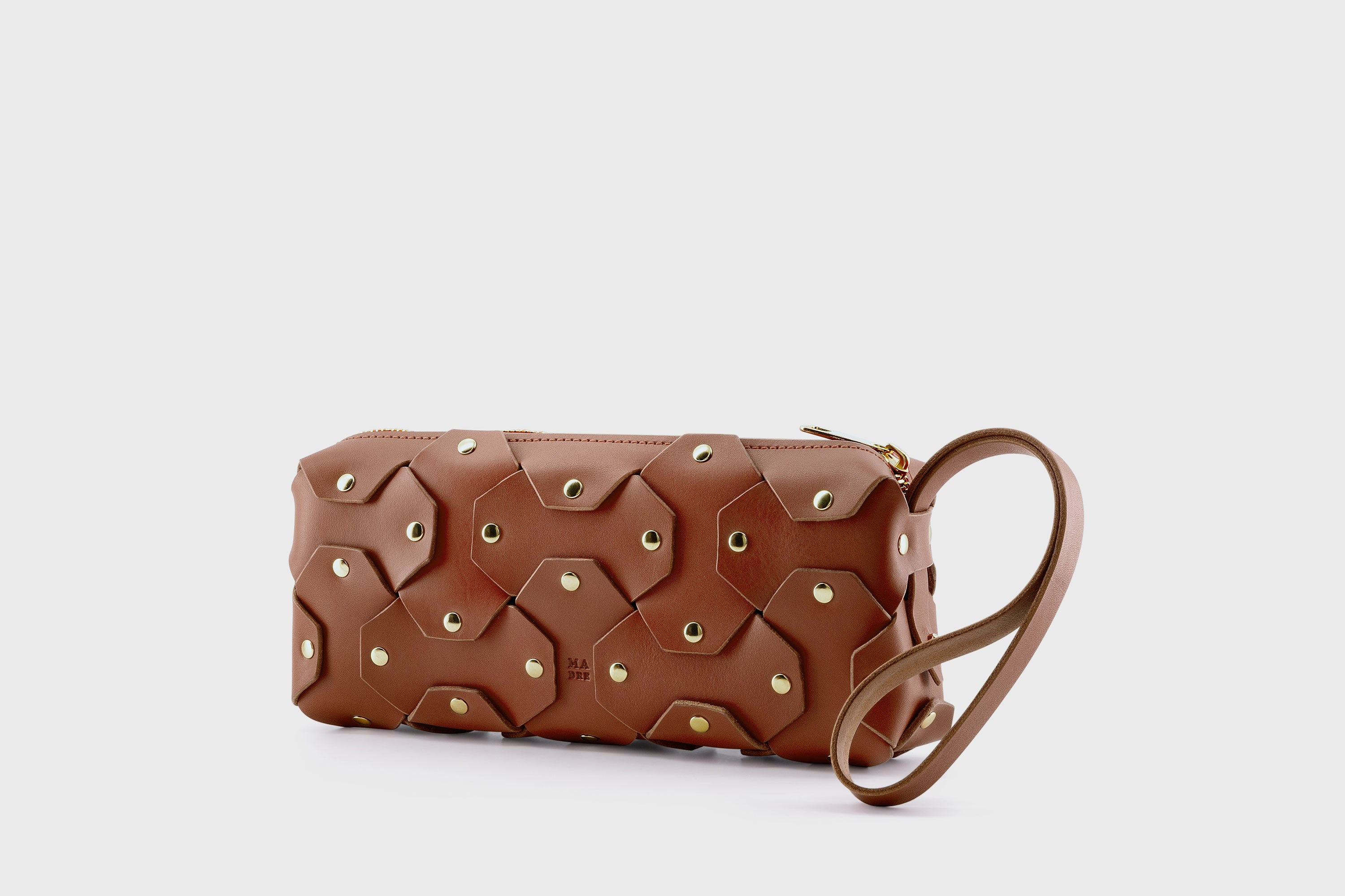 The Rivet Bag Leather Dark Brown Color Vegetable Tanned Full Grain Leather Premium Quality Handbag Crossbody Shoulder Clutch Minimalistic Modern Design Atelier Madre Manuel Dreesmann Barcelona Spain