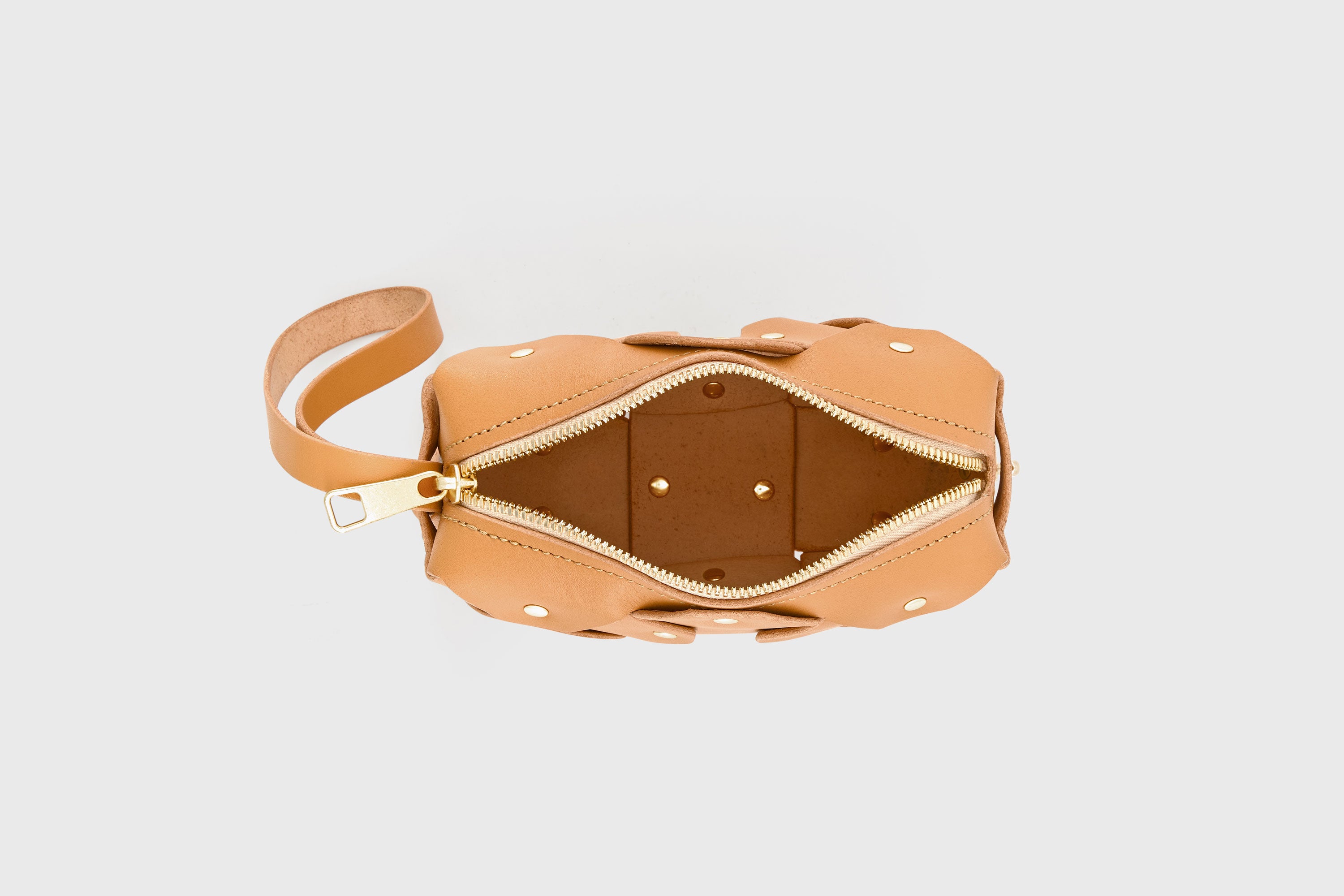Rivet Bag Small Leather Brown Color Clutch Crossbody Shoulder Detachable Full Brass Vegetable Tanned Full Grain Leather High Quality Modern Minimalistic Design Atelier Madre Manuel Dreesmann Barcelona Spain