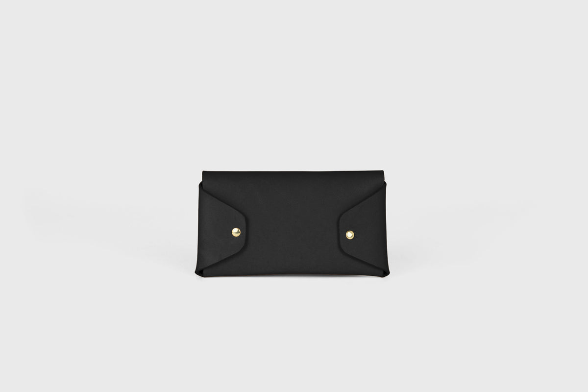 Tobacco Pouch Leather Black Minimalist Atelier Madre Manuel Dreesmann Barcelona Spain 2