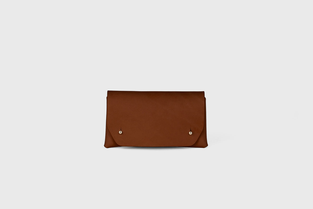 Tobacco Pouch Leather Dark Brown Minimalist Atelier Madre Manuel Dreesmann Barcelona Spain 1