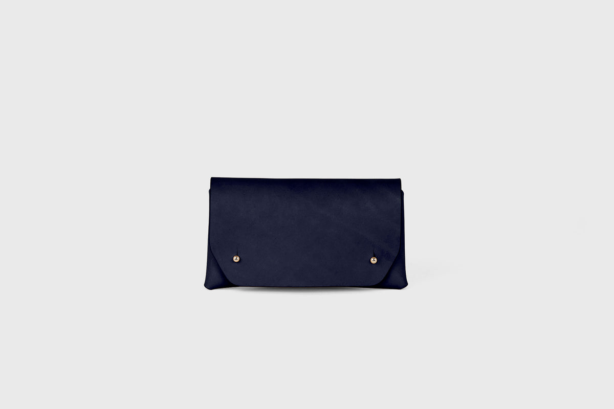 Tobacco Pouch Leather Marine Blue Colour Minimalist Atelier Madre Manuel Dreesmann Barcelona Spain 1