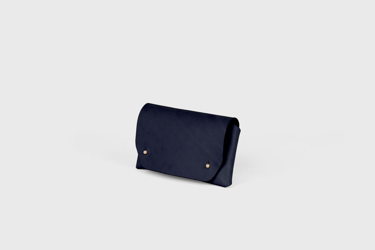 Tobacco Pouch Leather Marine Blue Colour Minimalist Atelier Madre Manuel Dreesmann Barcelona Spain 3