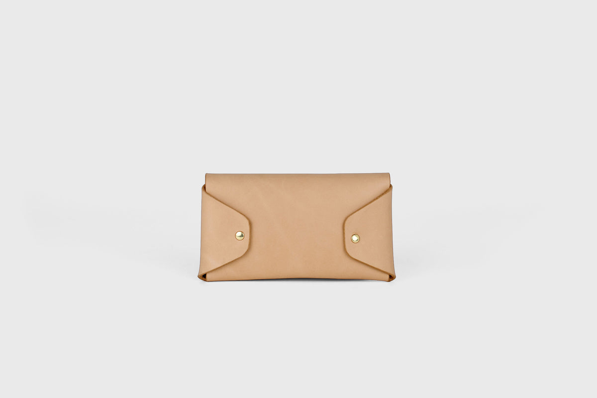 Tobacco Pouch Leather Natural Colour Minimalist Atelier Madre Manuel Dreesmann Barcelona Spain 2
