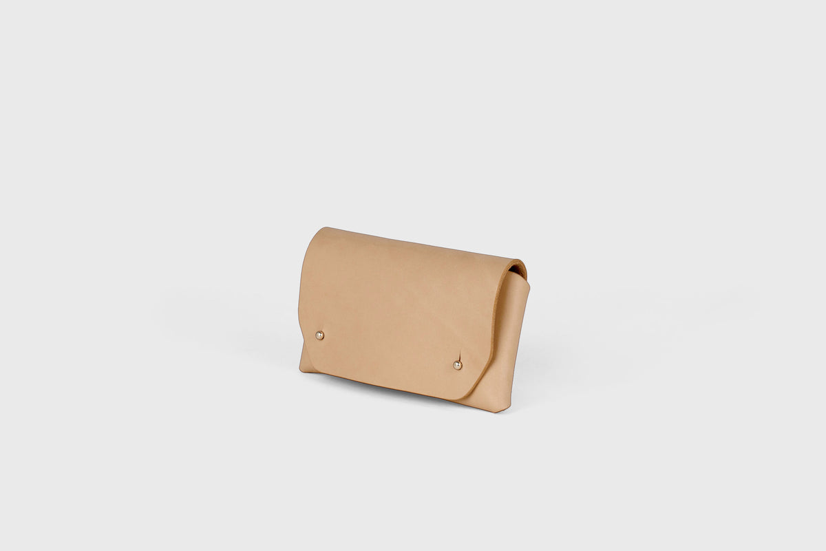 Tobacco Pouch Leather Natural Colour Minimalist Atelier Madre Manuel Dreesmann Barcelona Spain 3