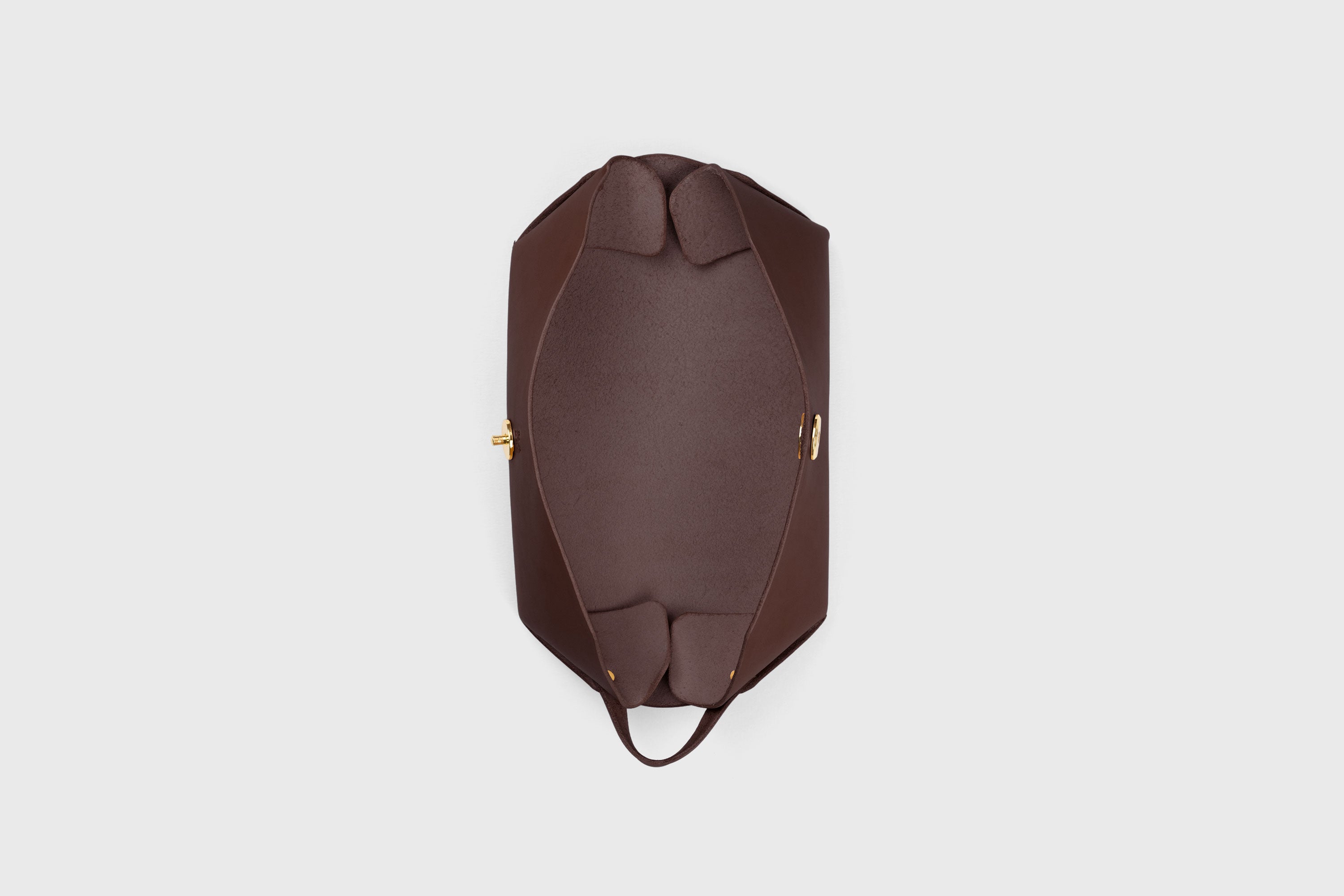 Cosmetic and Toiletry Bag Dark Brown Color Leather Dopp Kit Mens Woman's Pouch Makeup Case Minimalistic Modern Design Atelier Madre Manuel Dreesmann Barcelona Spain