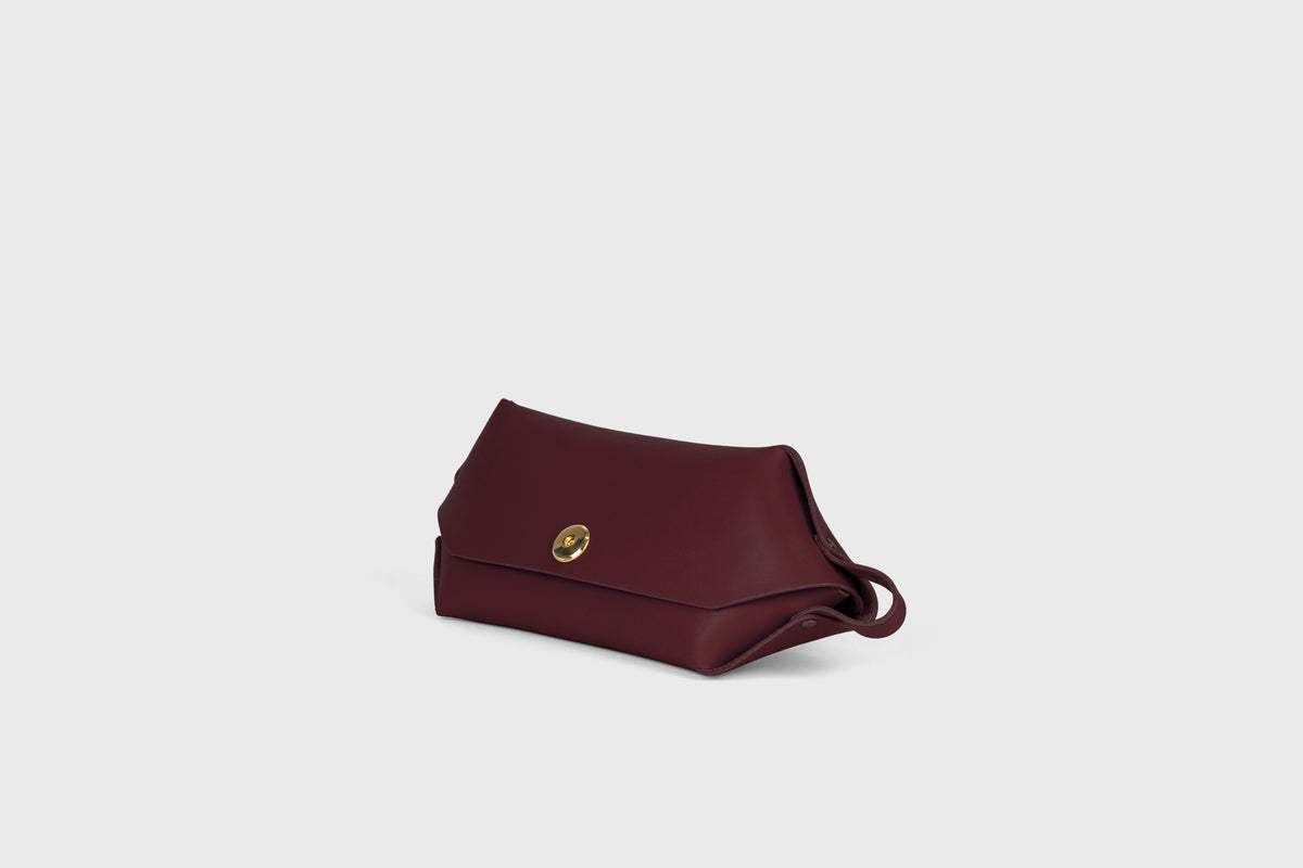 Toiletry Bag Leather Burgundy Atelier Madre Manuel Dreesmann Barcelona Spain 2