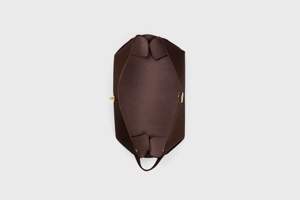 Toiletry Bag Leather Chocolate Brown Atelier Madre Manuel Dreesmann Barcelona Spain 5