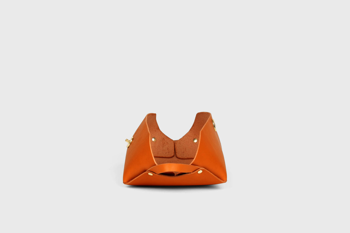 Toiletry Bag Orange Color Leather Makeup Case Hygiene Dopp Kit Bag Modern Minimal Design Premium Quality Atelier Madre Manuel Dreesmann Barcelona Spain 2
