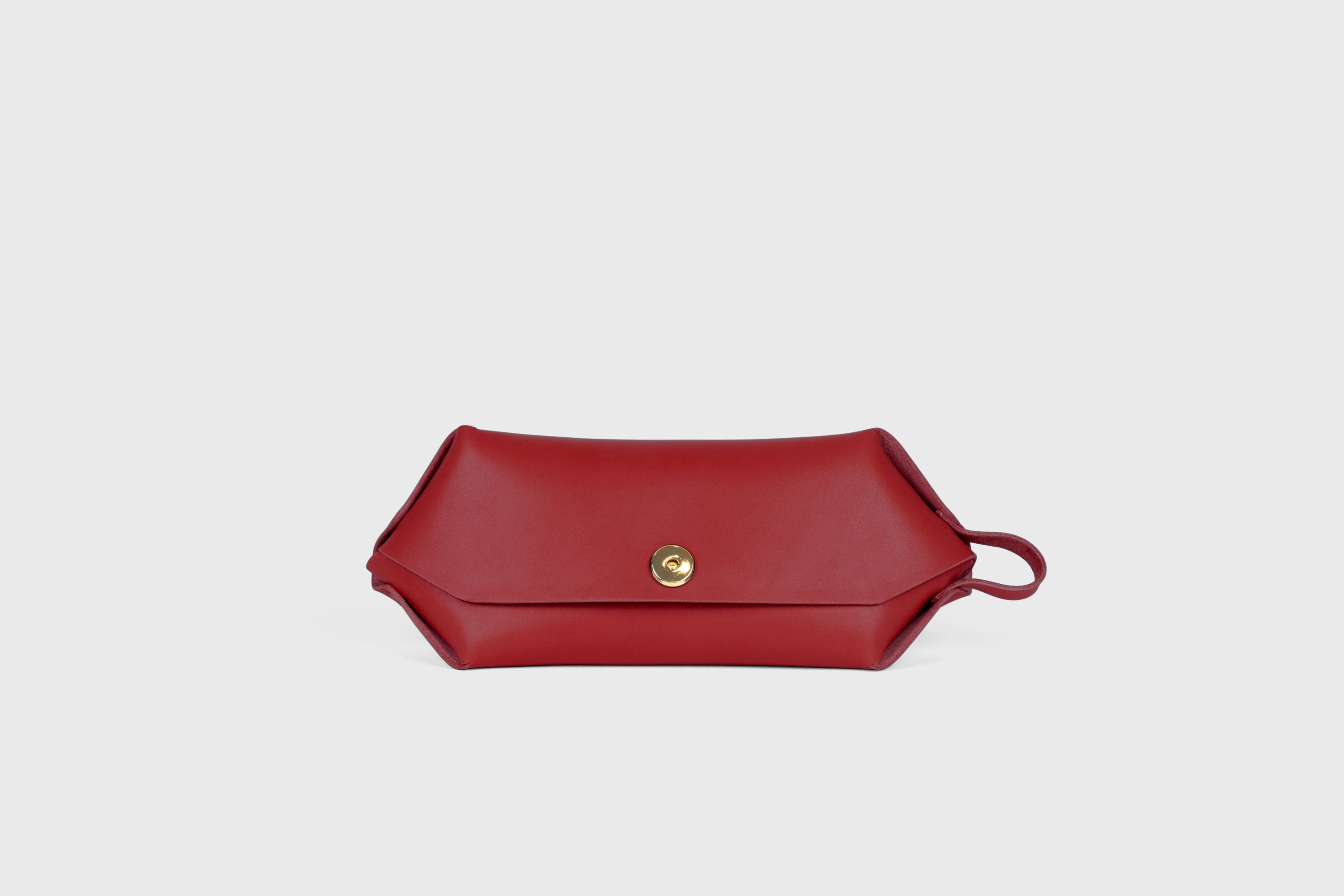 Cosmetic and Toiletry Bag Red Color Leather Dopp Kit Mens Woman's Pouch Makeup Case Minimalistic Modern Design Atelier Madre Manuel Dreesmann Barcelona Spain