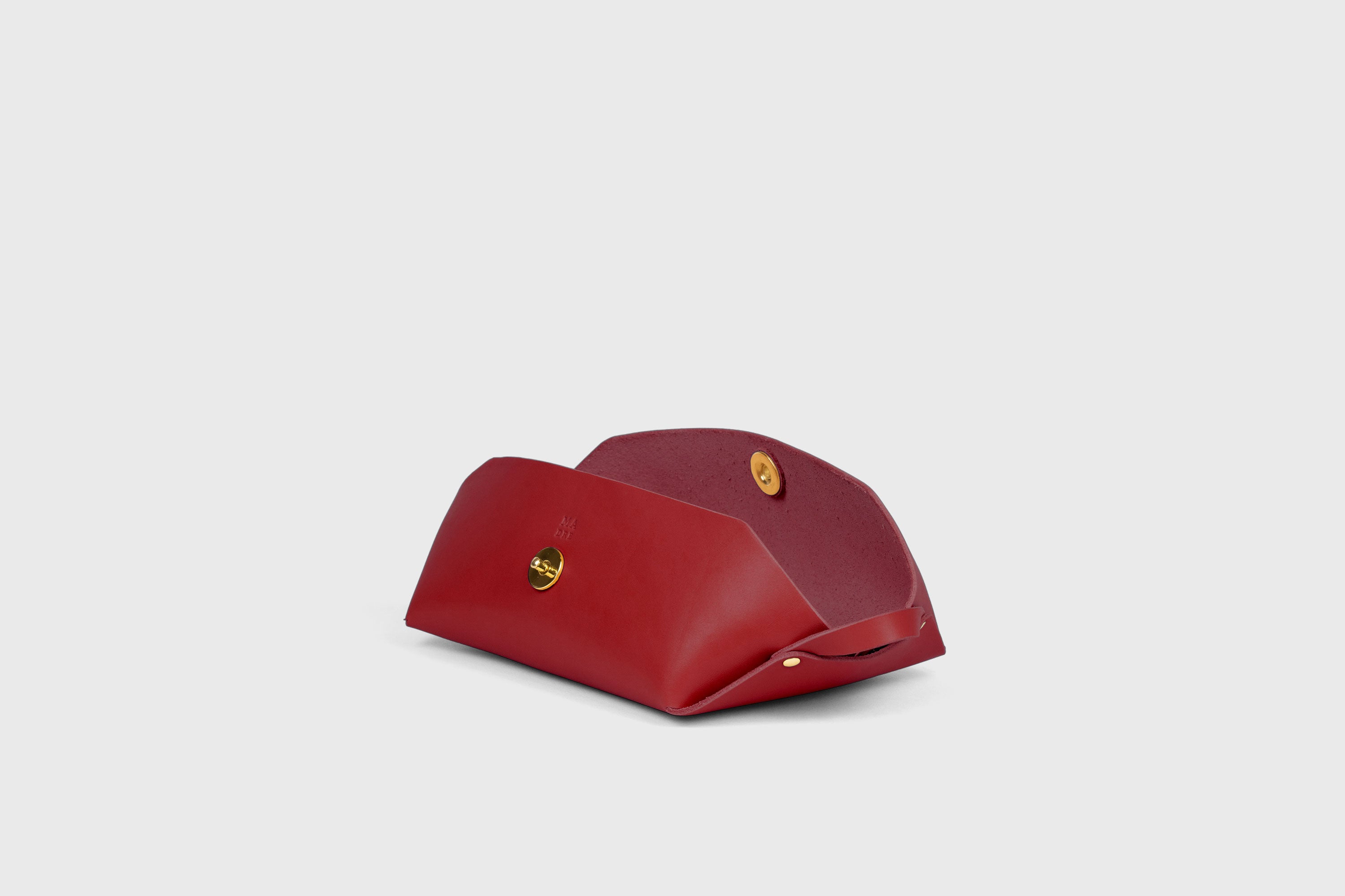 Cosmetic and Toiletry Bag Red Color Leather Dopp Kit Mens Woman's Pouch Makeup Case Minimalistic Modern Design Atelier Madre Manuel Dreesmann Barcelona Spain