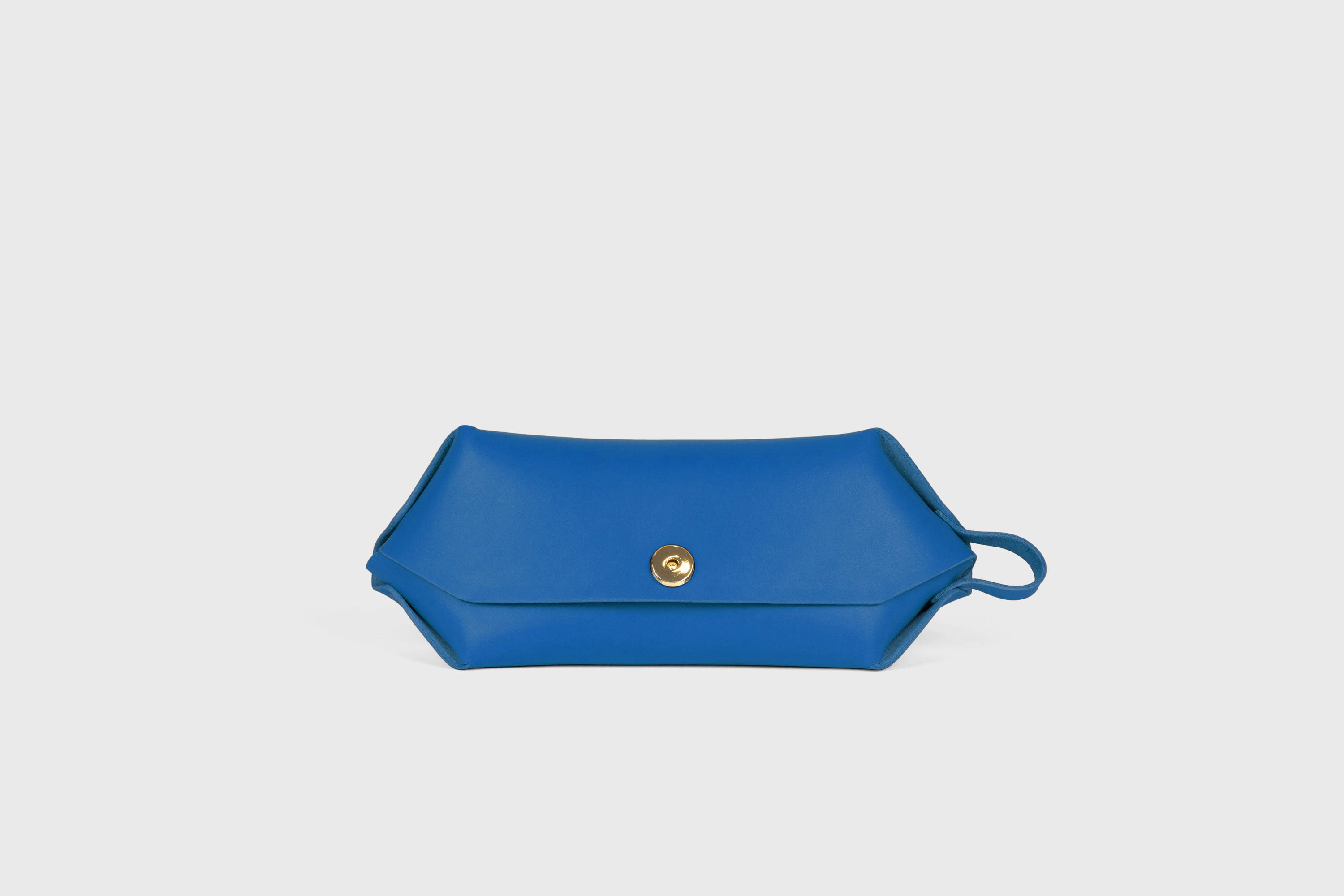 Cosmetic and Toiletry Bag Royal Blue Color Leather Dopp Kit Mens Woman's Pouch Makeup Case Minimalistic Modern Design Atelier Madre Manuel Dreesmann Barcelona Spain