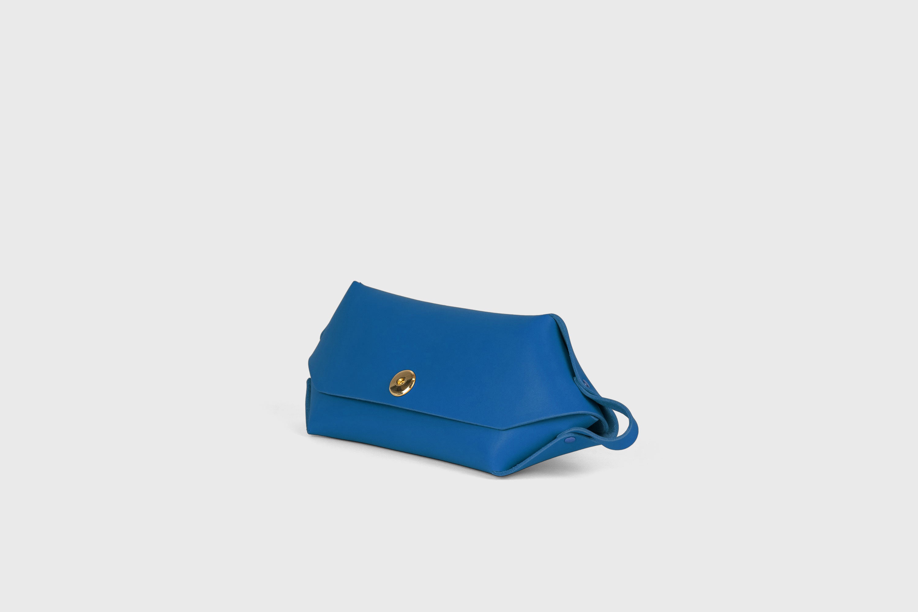 Cosmetic and Toiletry Bag Royal Blue Color Leather Dopp Kit Mens Woman's Pouch Makeup Case Minimalistic Modern Design Atelier Madre Manuel Dreesmann Barcelona Spain