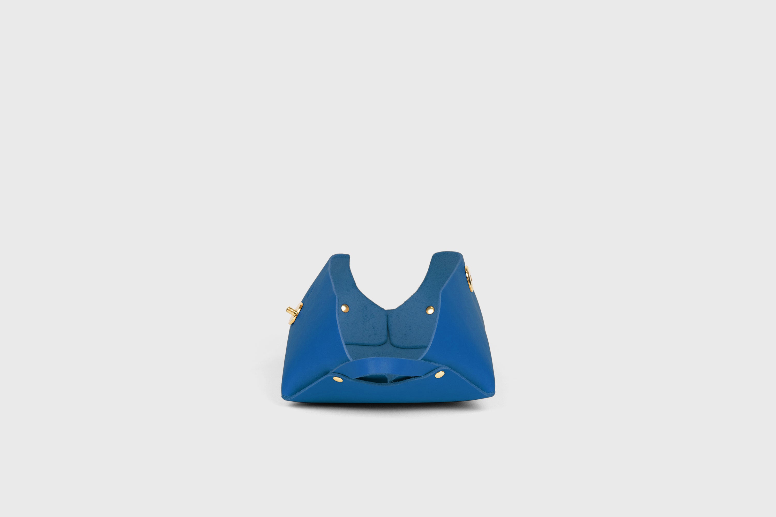 Cosmetic and Toiletry Bag Royal Blue Color Leather Dopp Kit Mens Woman's Pouch Makeup Case Minimalistic Modern Design Atelier Madre Manuel Dreesmann Barcelona Spain