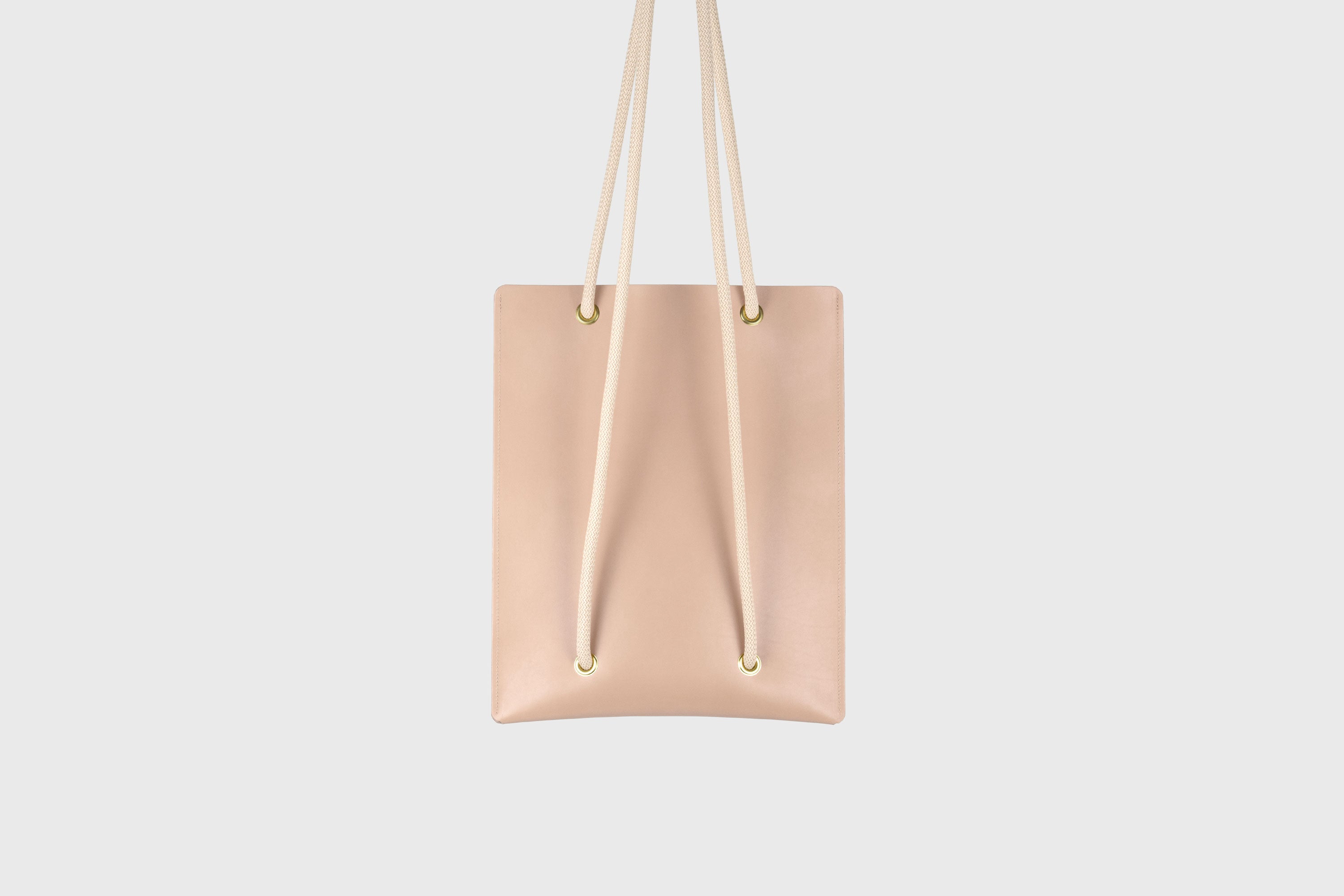 Tote Backpack Premium Leather Natural Color Rope Handles Minimalist Design Atelier Madre Manuel Dreesmann Barcelona Spain